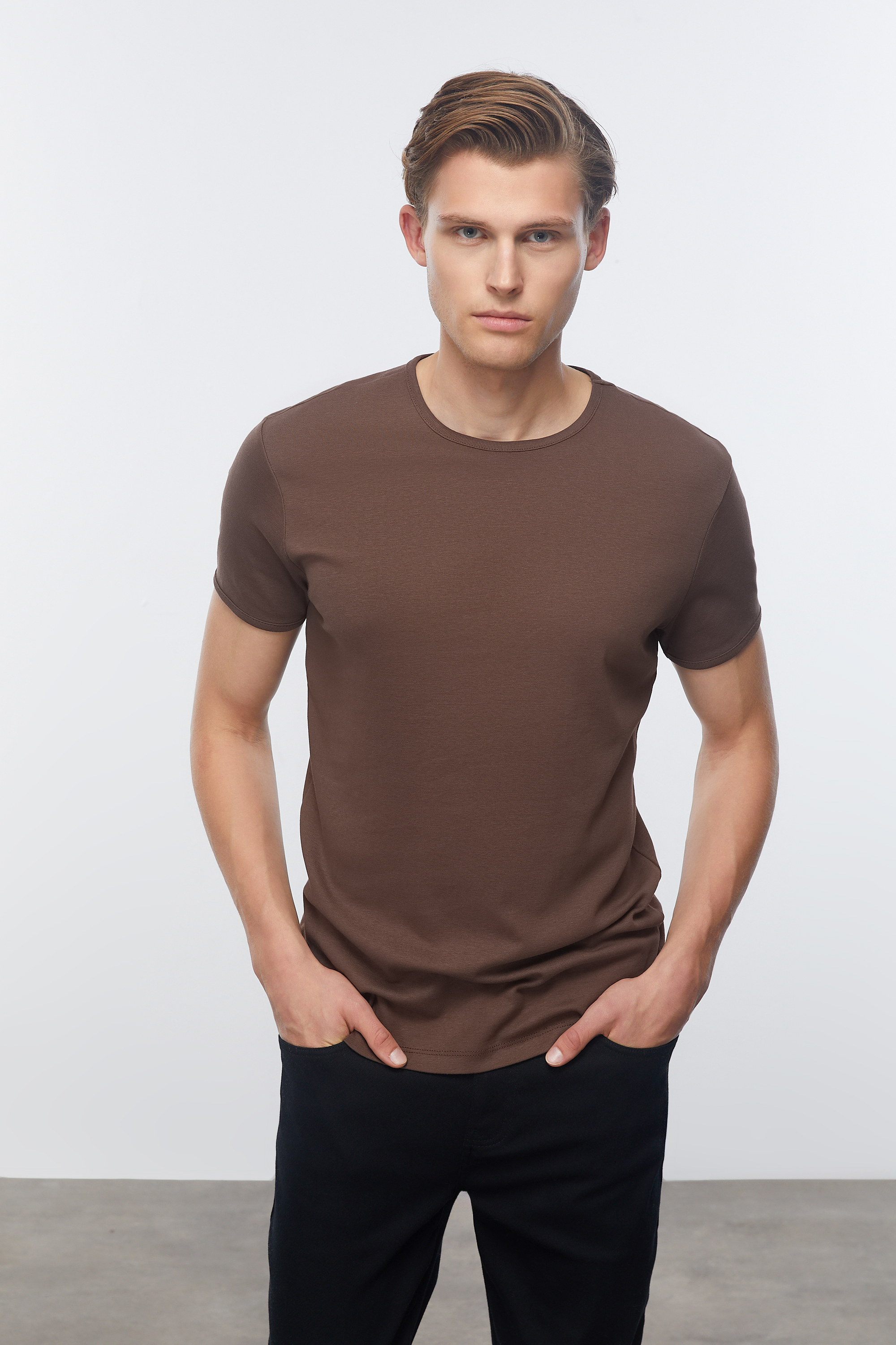 BİSİKLET YAKA KISA KOLLU T-SHIRT