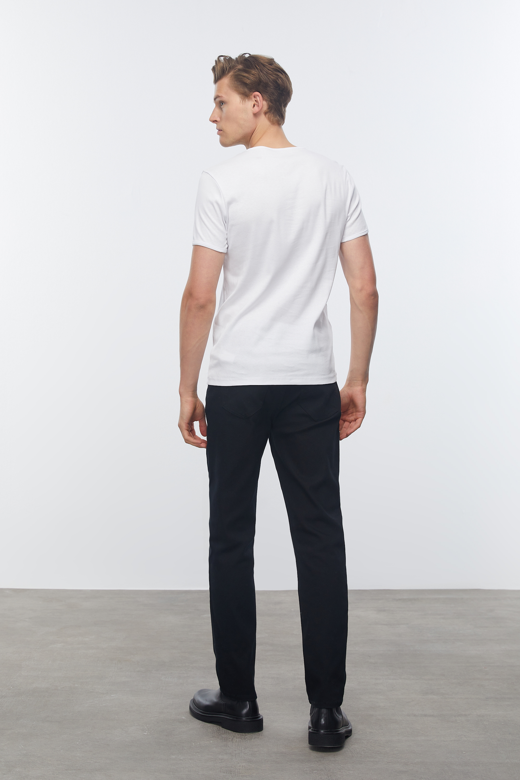 V YAKA KISA KOLLU T-SHIRT