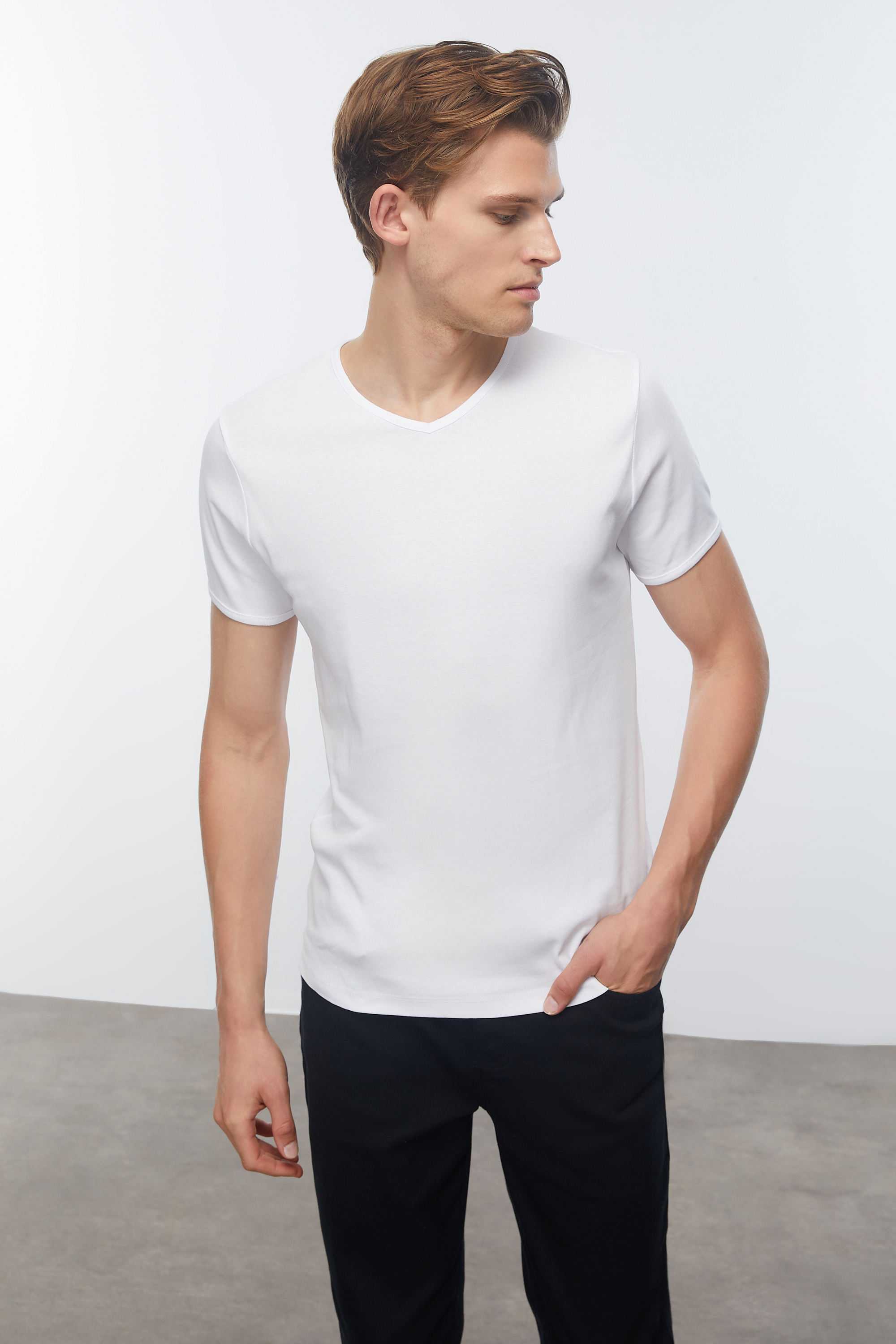 V YAKA KISA KOLLU T-SHIRT