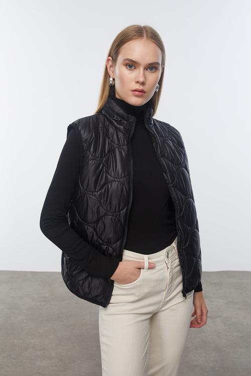  DİK YAKA KAPİTONELİ YELEK