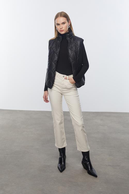  DİK YAKA KAPİTONELİ YELEK