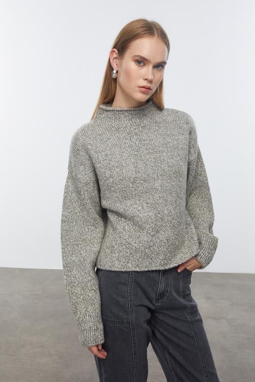  DİK YAKA TRİKO KAZAK