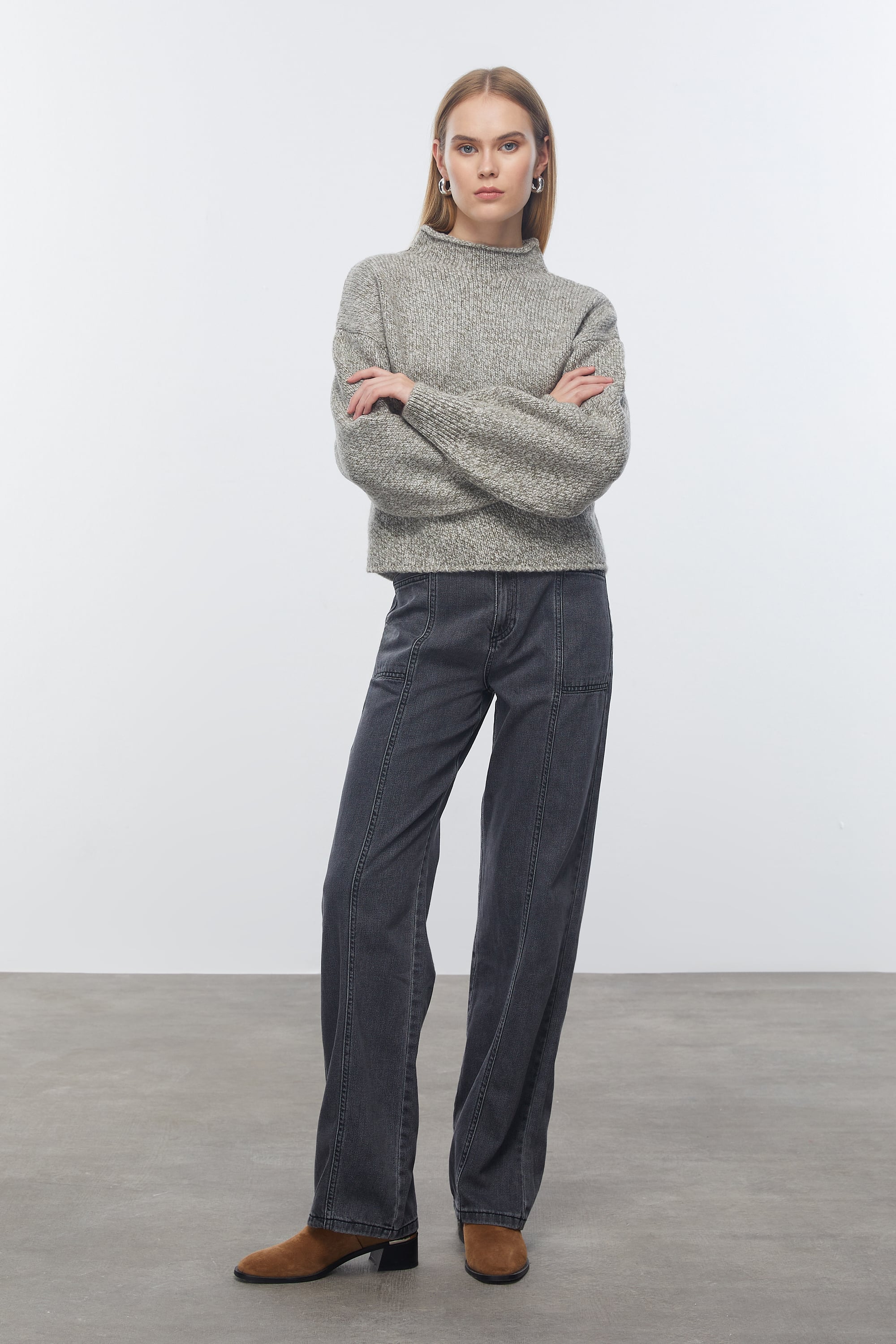 DİK YAKA TRİKO KAZAK