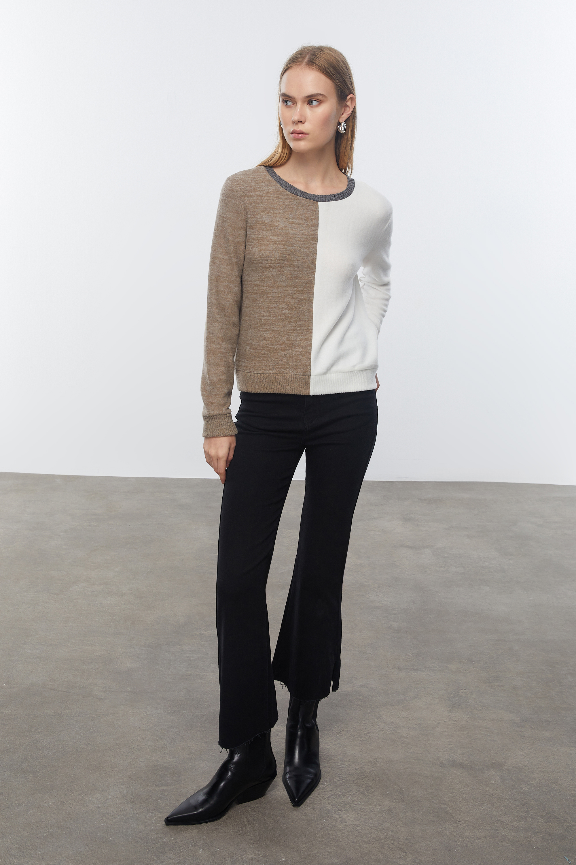 RENK BLOKLU BİSİKLET YAKA SWEATSHIRT