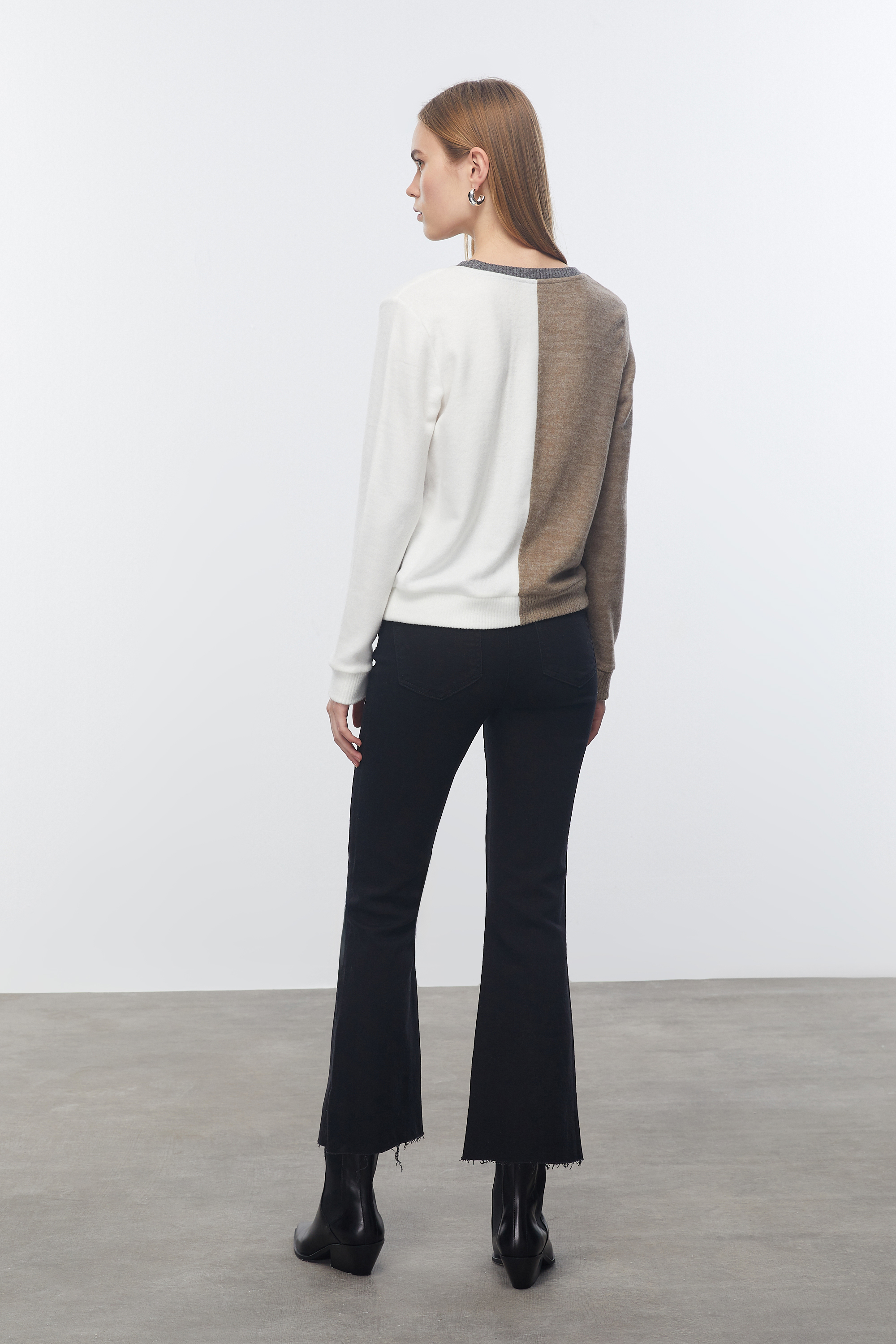 RENK BLOKLU BİSİKLET YAKA SWEATSHIRT