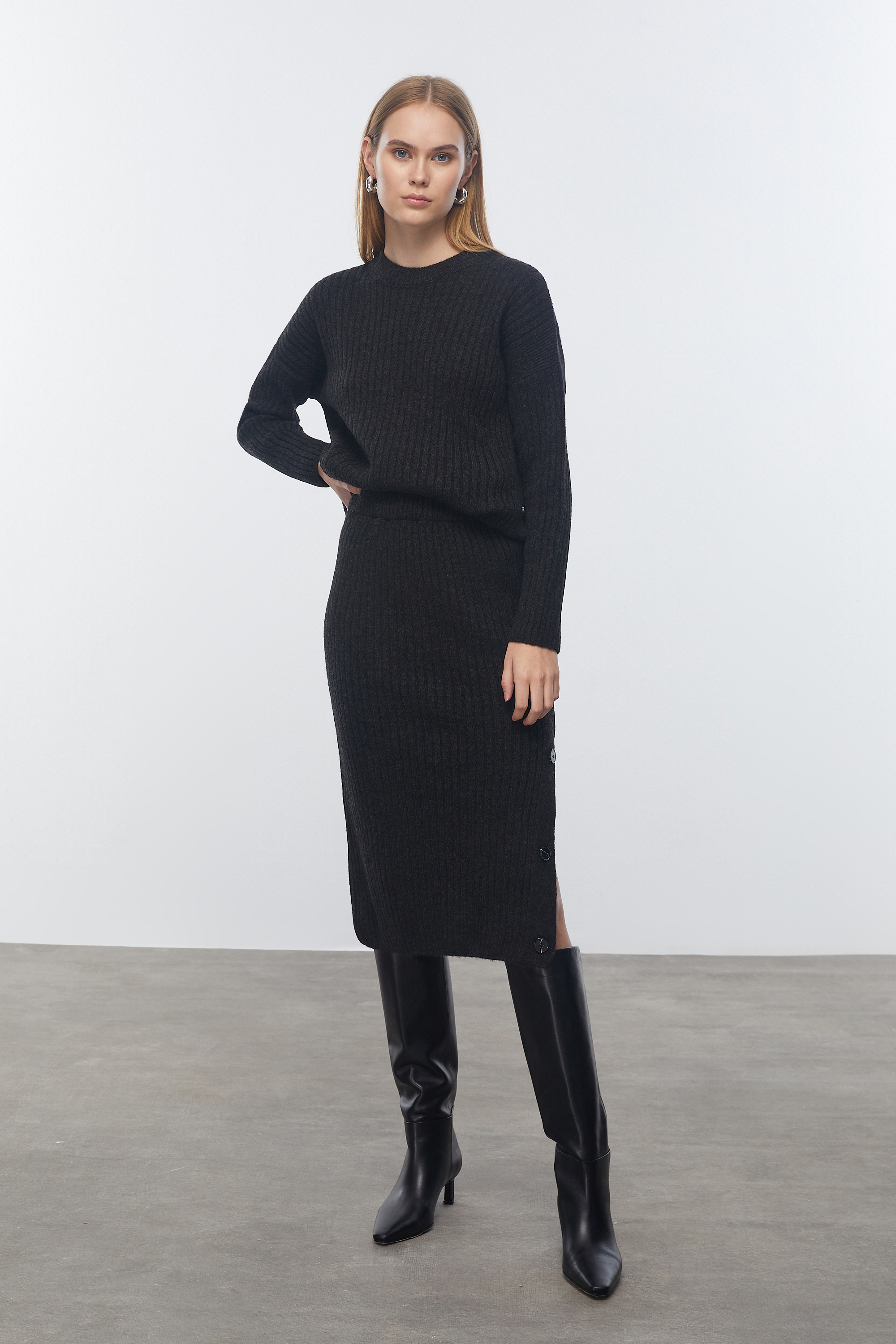 YIRTMAÇLI MİDİ TRİKO ETEK