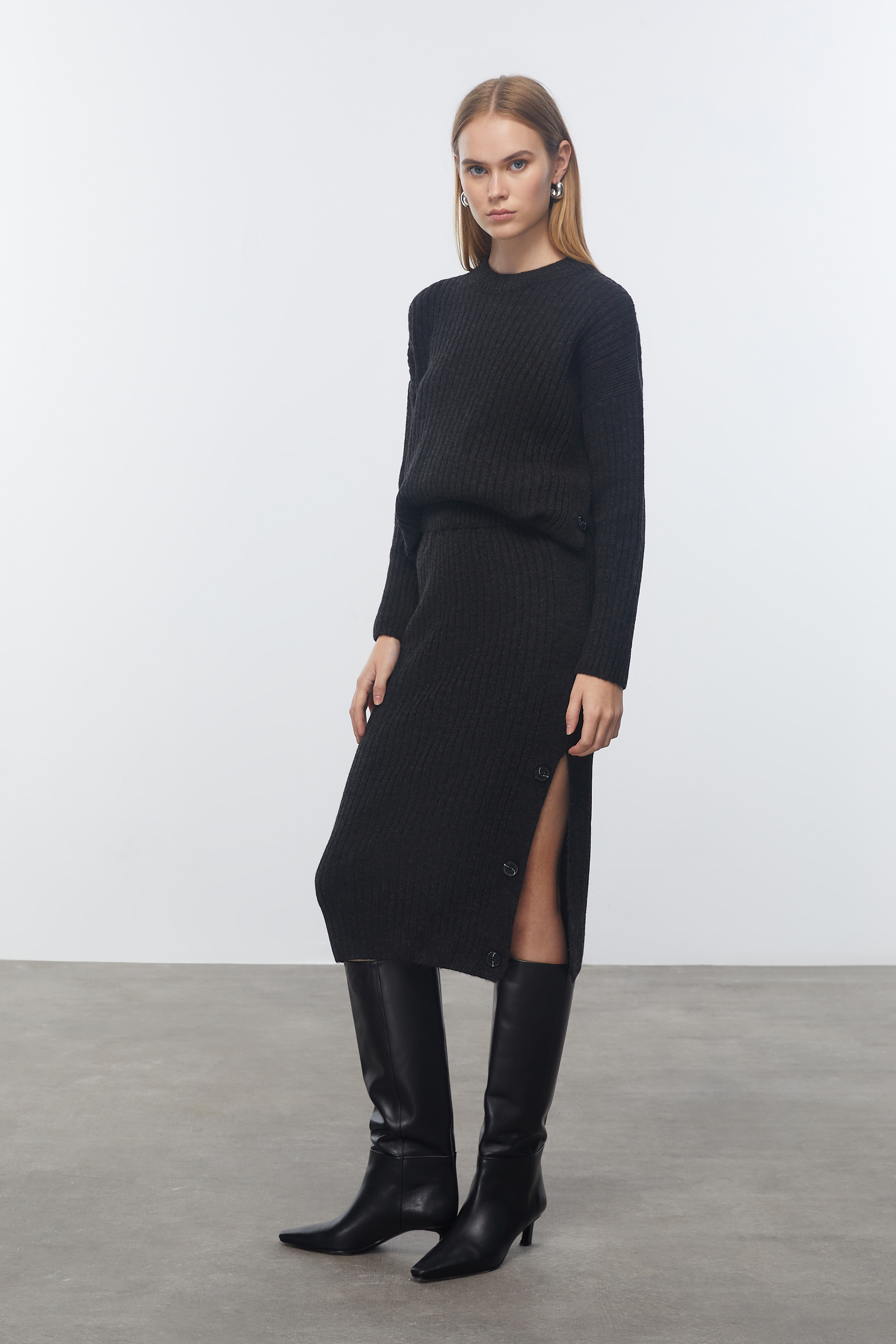 YIRTMAÇLI MİDİ TRİKO ETEK