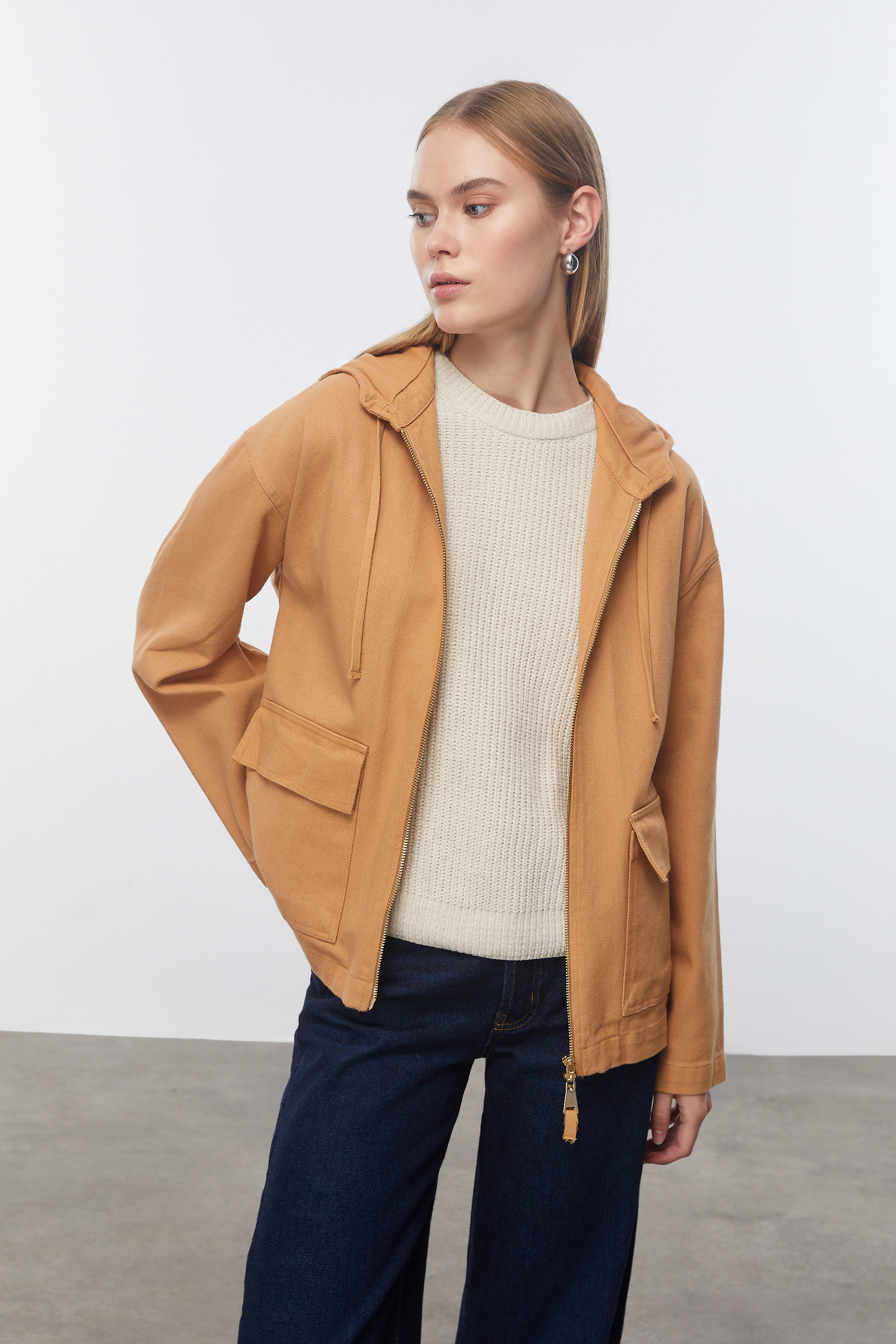 RAHAT KESİM KAPÜŞONLU CEKET