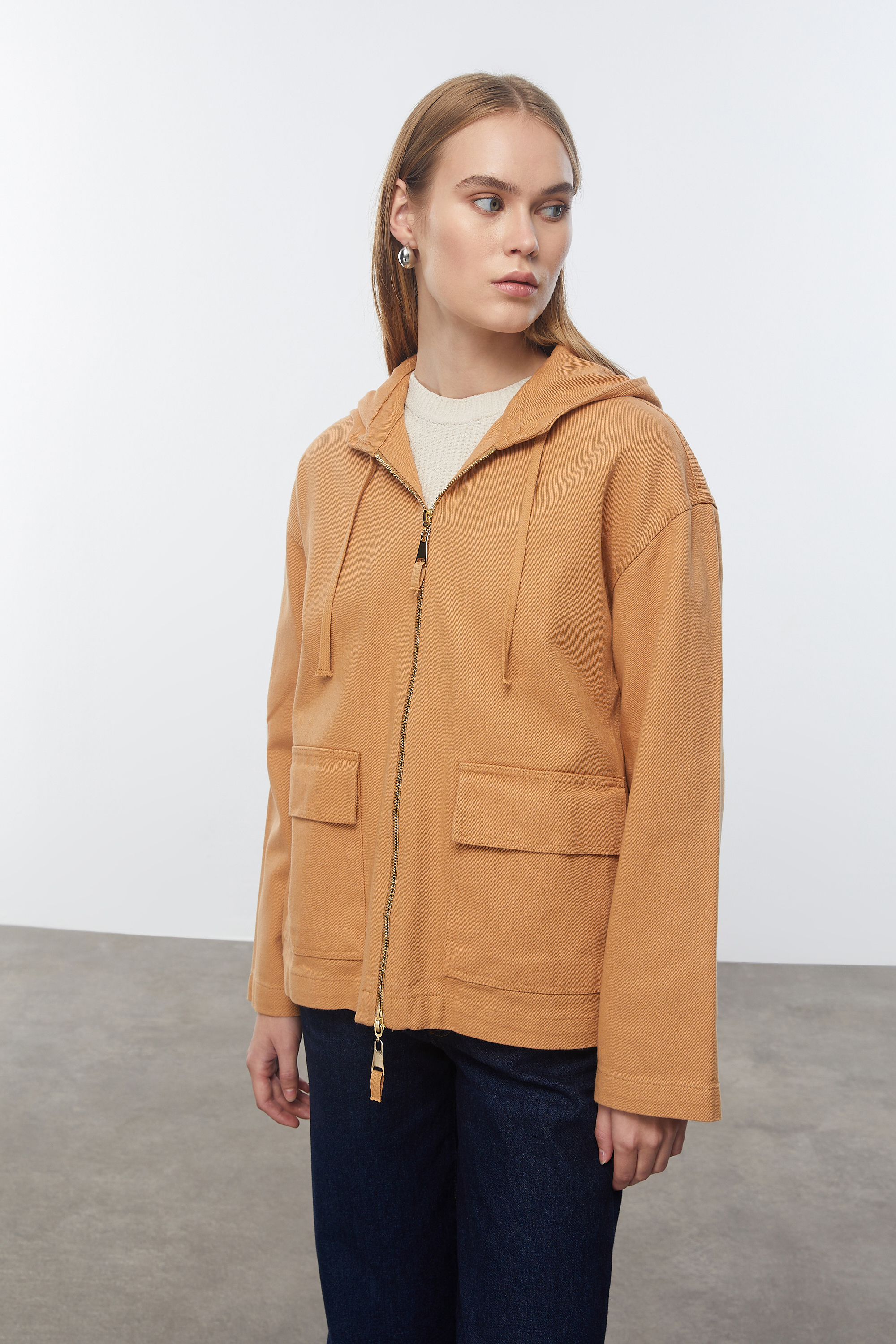 RAHAT KESİM KAPÜŞONLU CEKET