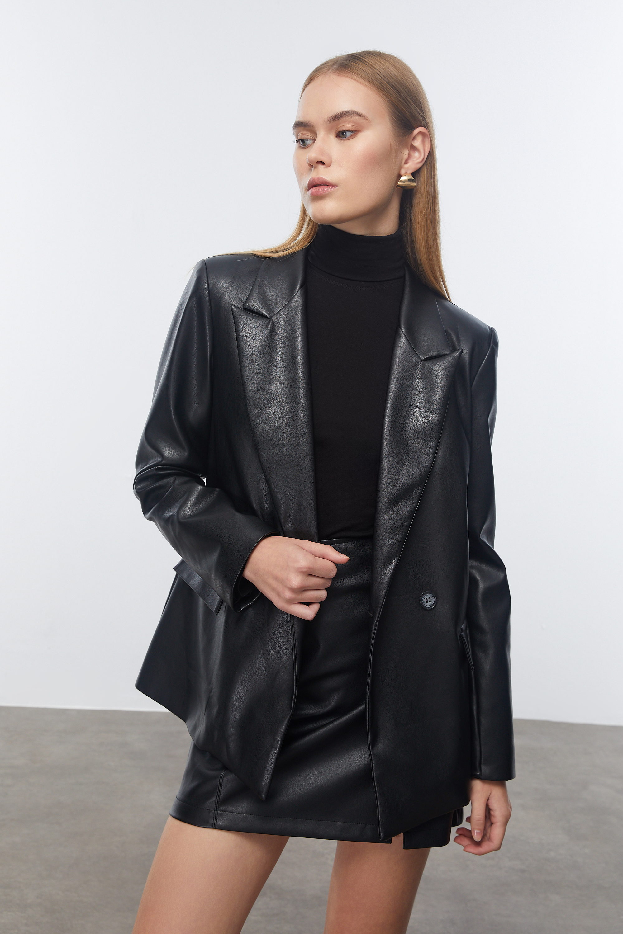 DERİ GÖRÜNÜMLÜ BLAZER CEKET