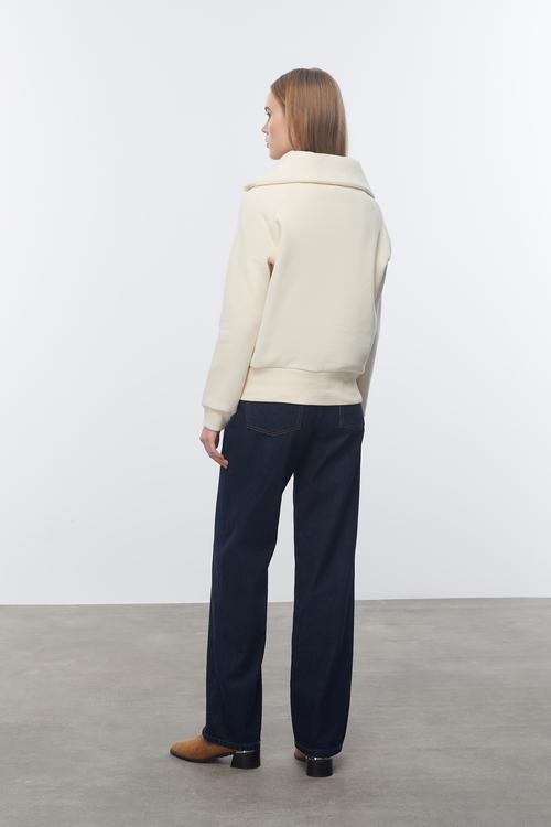  FERMUAR DETAYLI DİK YAKA SWEATSHIRT