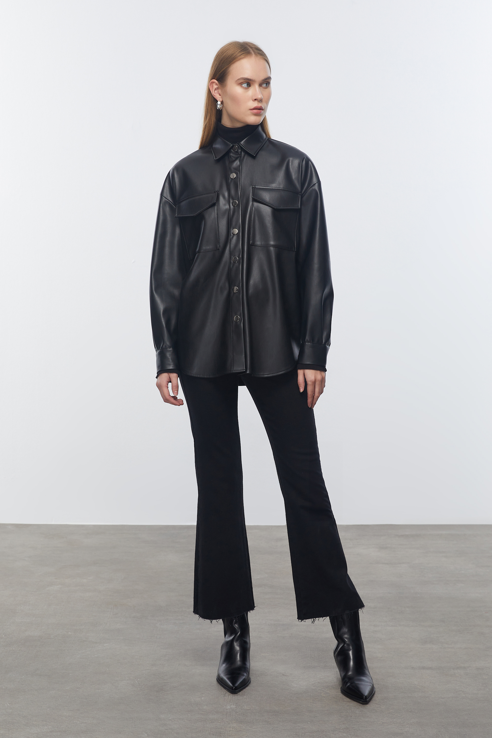 REGULAR FIT DERİ GÖRÜNÜMLÜ GÖMLEK