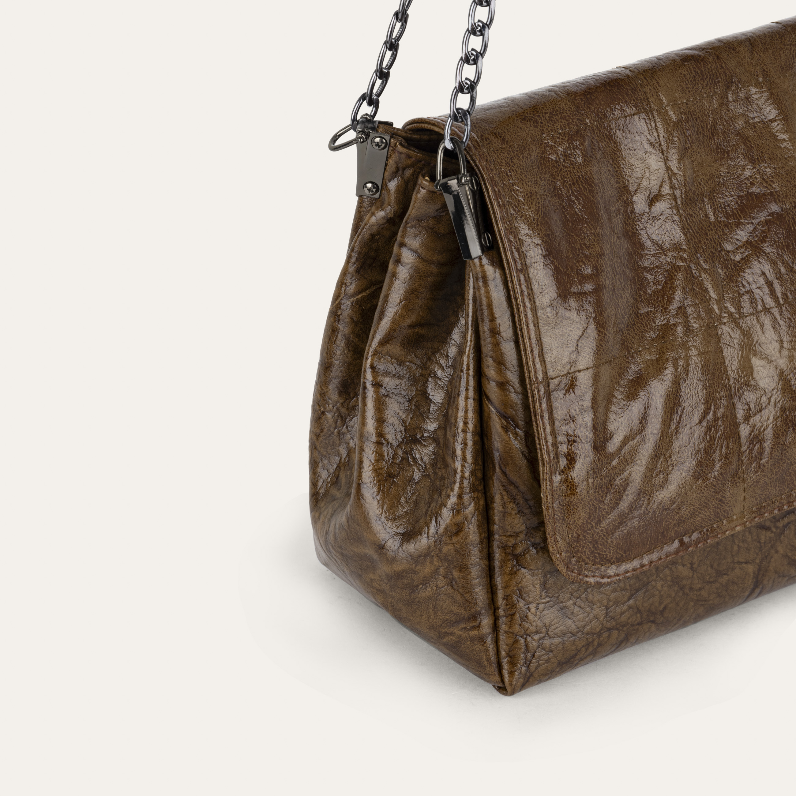 KIRIŞIK DERİ GÖRÜNÜMLÜ OMUZ ÇANTASI