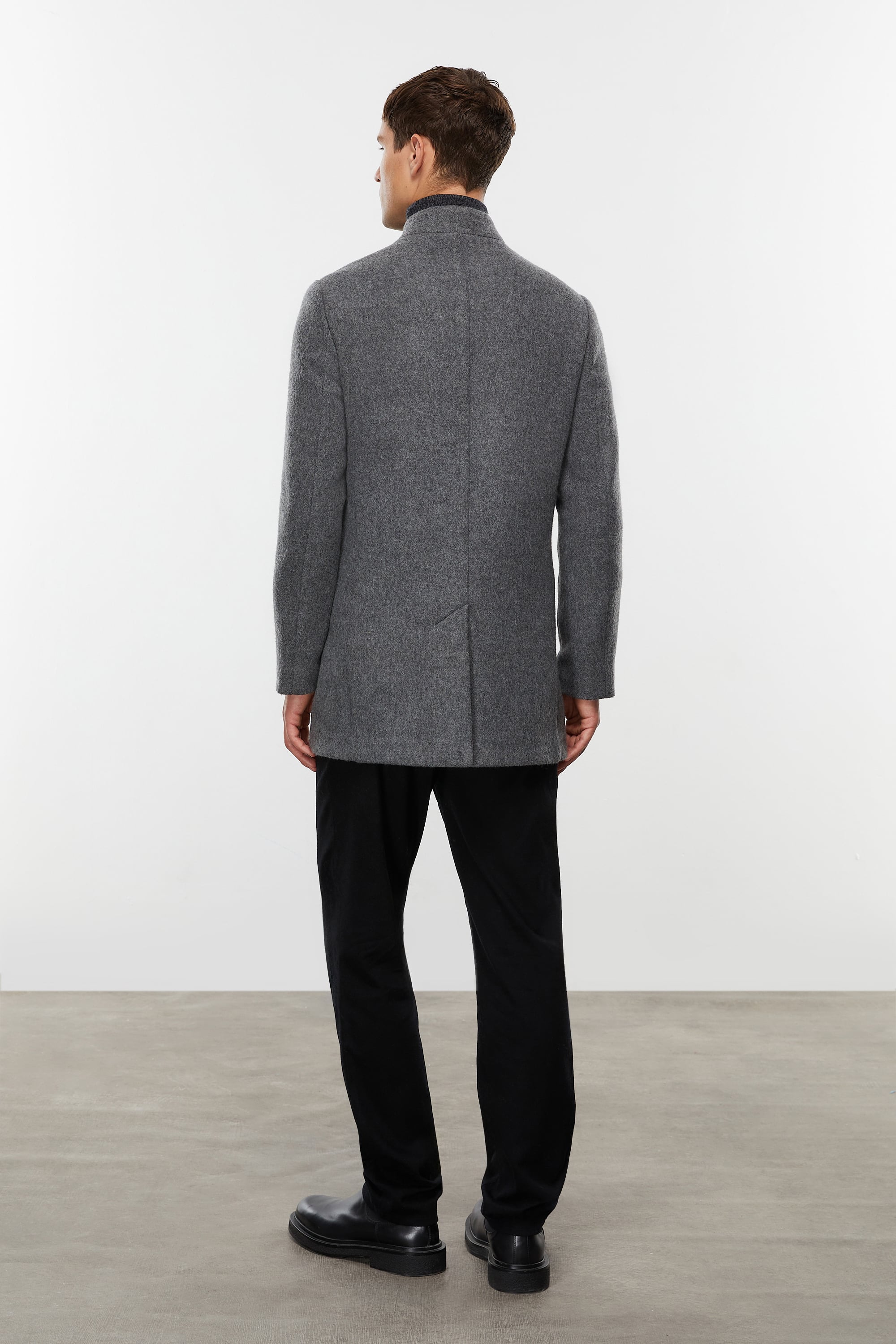 YÜN KARIŞIMLI DİK YAKA KAŞE KABAN