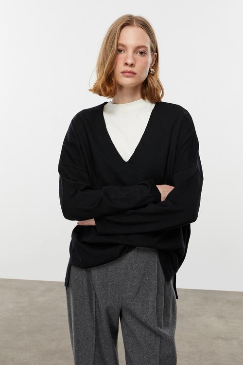  V YAKA MERİNO YÜN KAZAK