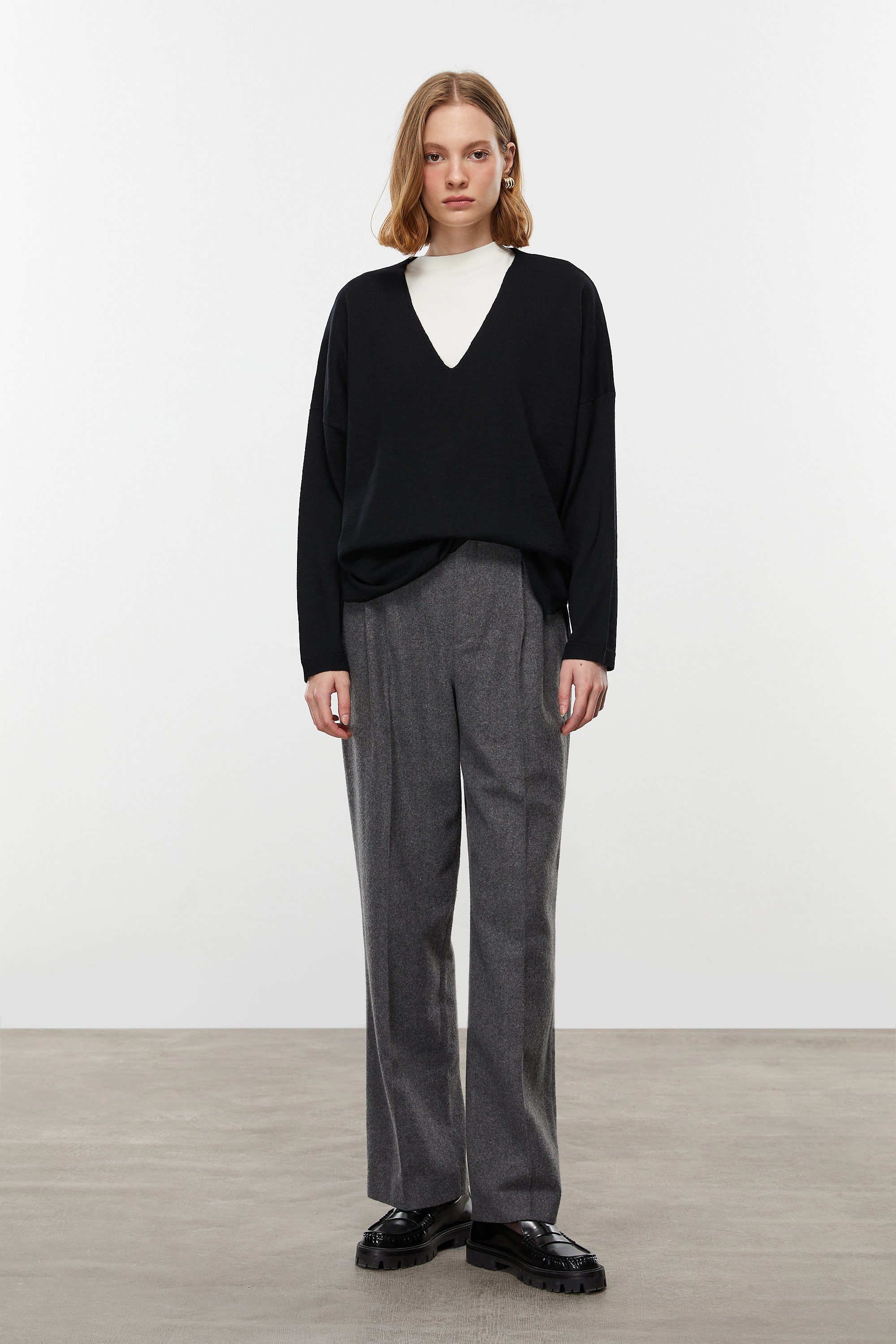 V YAKA MERİNO YÜN KAZAK