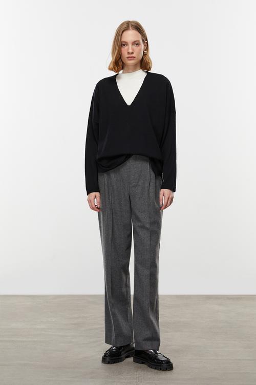  V YAKA MERİNO YÜN KAZAK