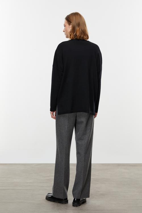  V YAKA MERİNO YÜN KAZAK