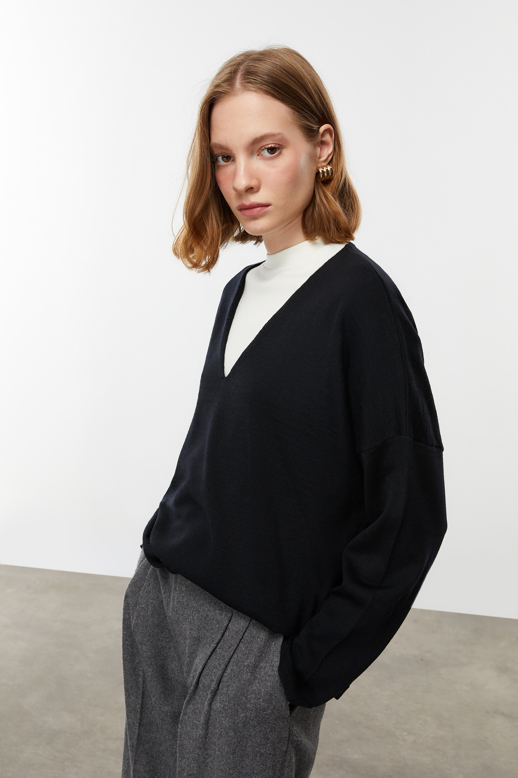 V YAKA MERİNO YÜN KAZAK