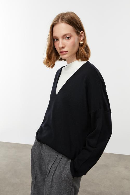  V YAKA MERİNO YÜN KAZAK