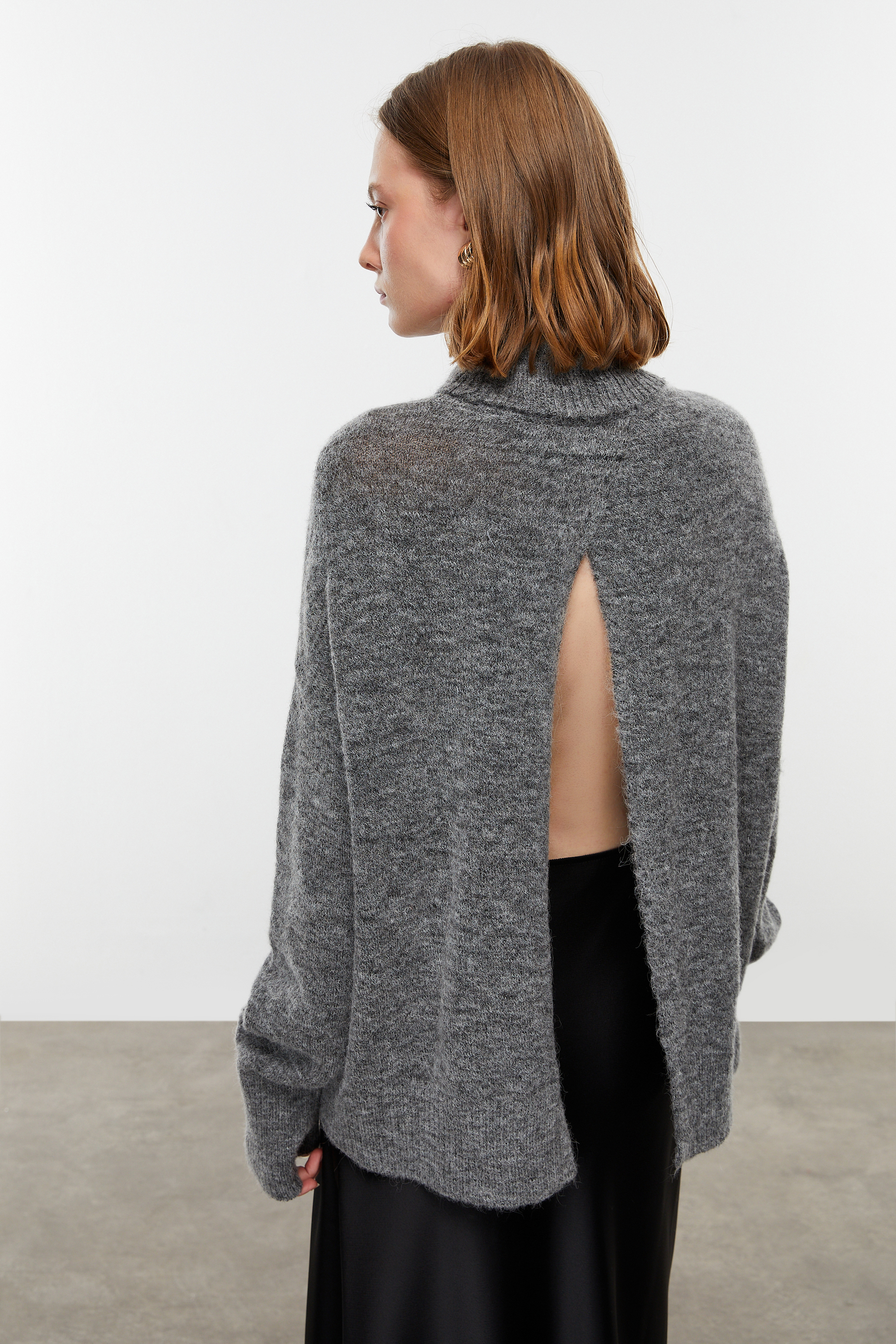 ALPAKA YÜN KARIŞIMLI SIRT DEKOLTELİ KAZAK