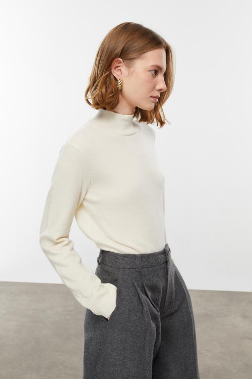  YÜN KARIŞIMLI DİK YAKA TRİKO KAZAK