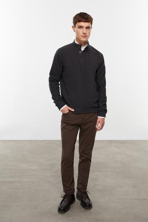  DÜĞMELİ DİK YAKA SWEATSHIRT