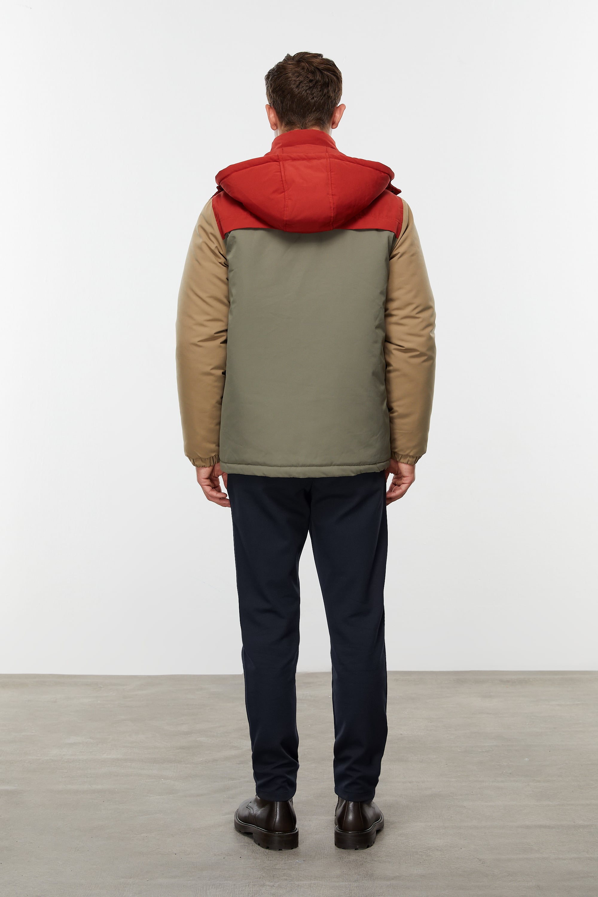 ÇIKARILABİLİR KAPÜŞONLU MONT