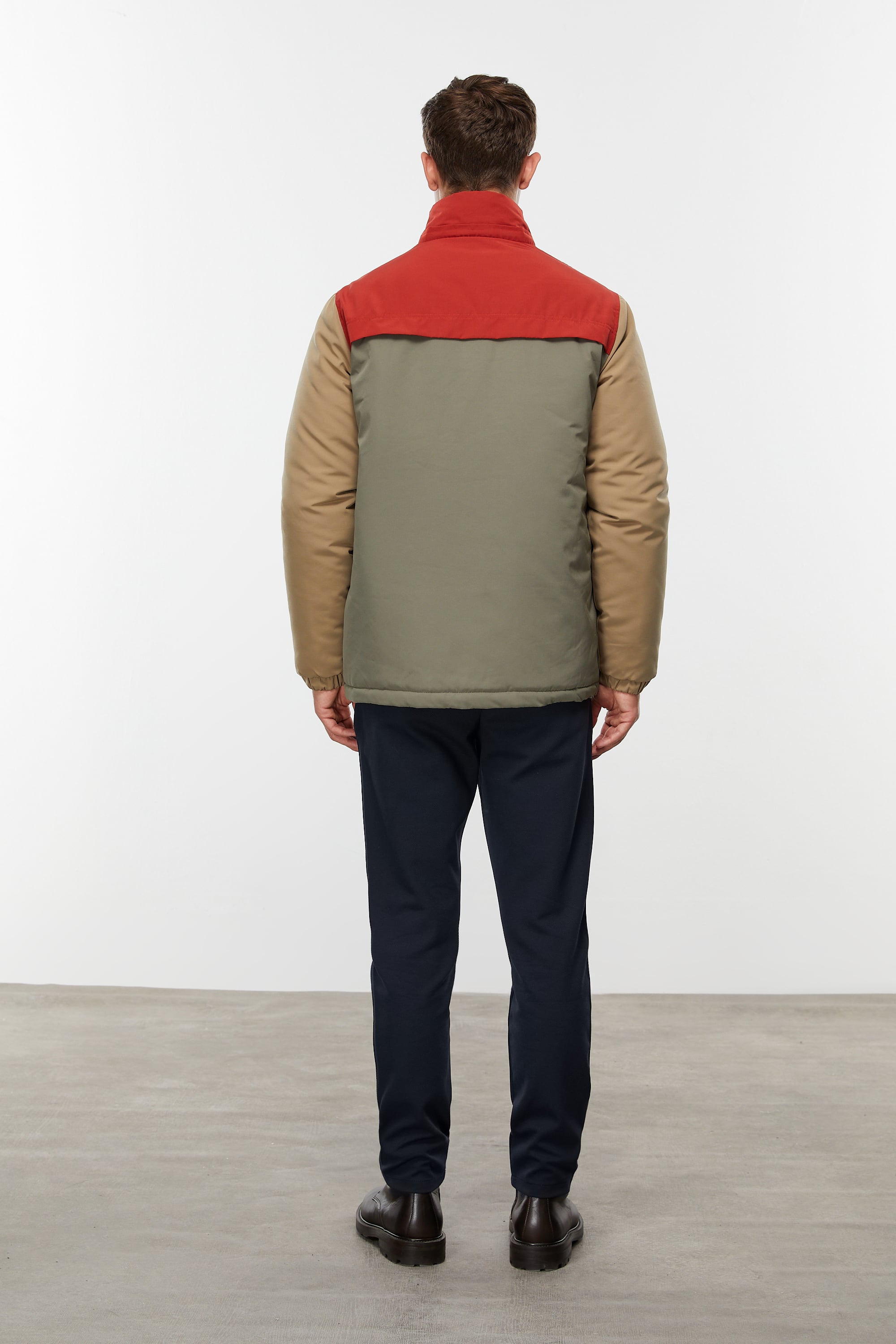 ÇIKARILABİLİR KAPÜŞONLU MONT