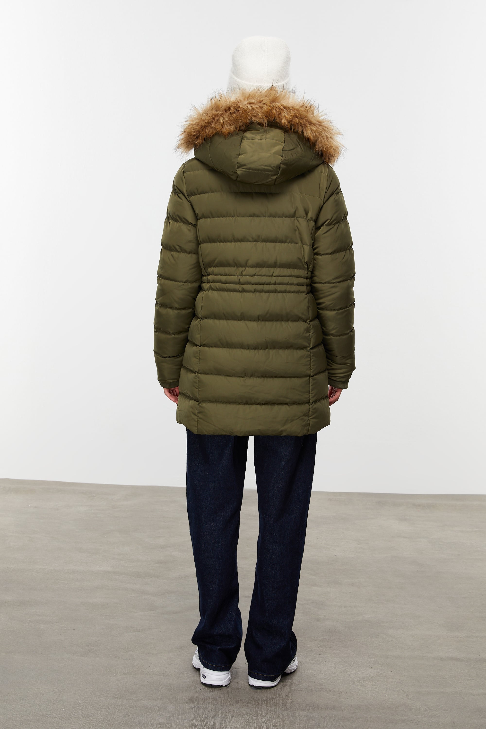 ÇIKARILABİLİR KAPÜŞONLU KAPİTONELİ ŞİŞME MONT