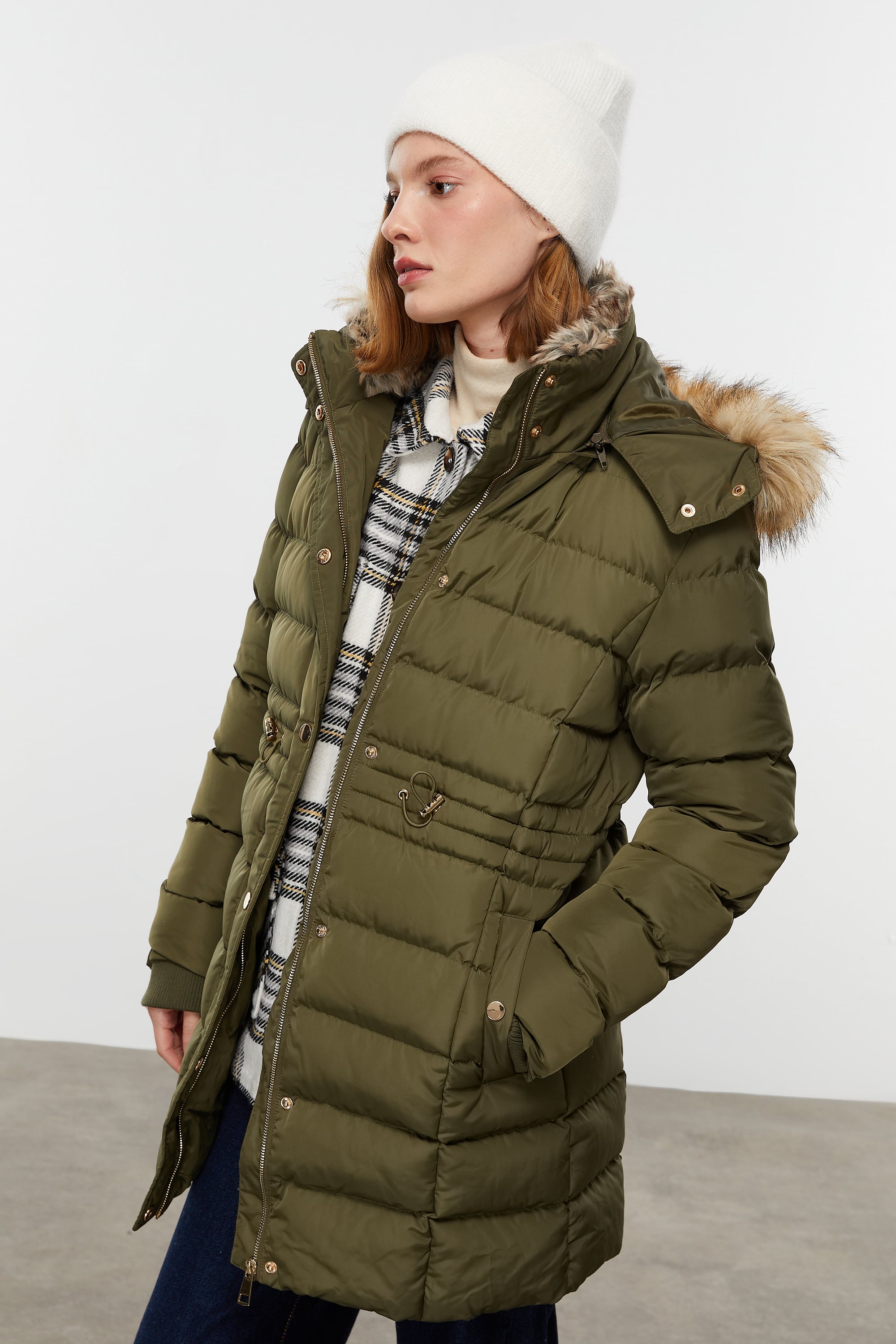 ÇIKARILABİLİR KAPÜŞONLU KAPİTONELİ ŞİŞME MONT