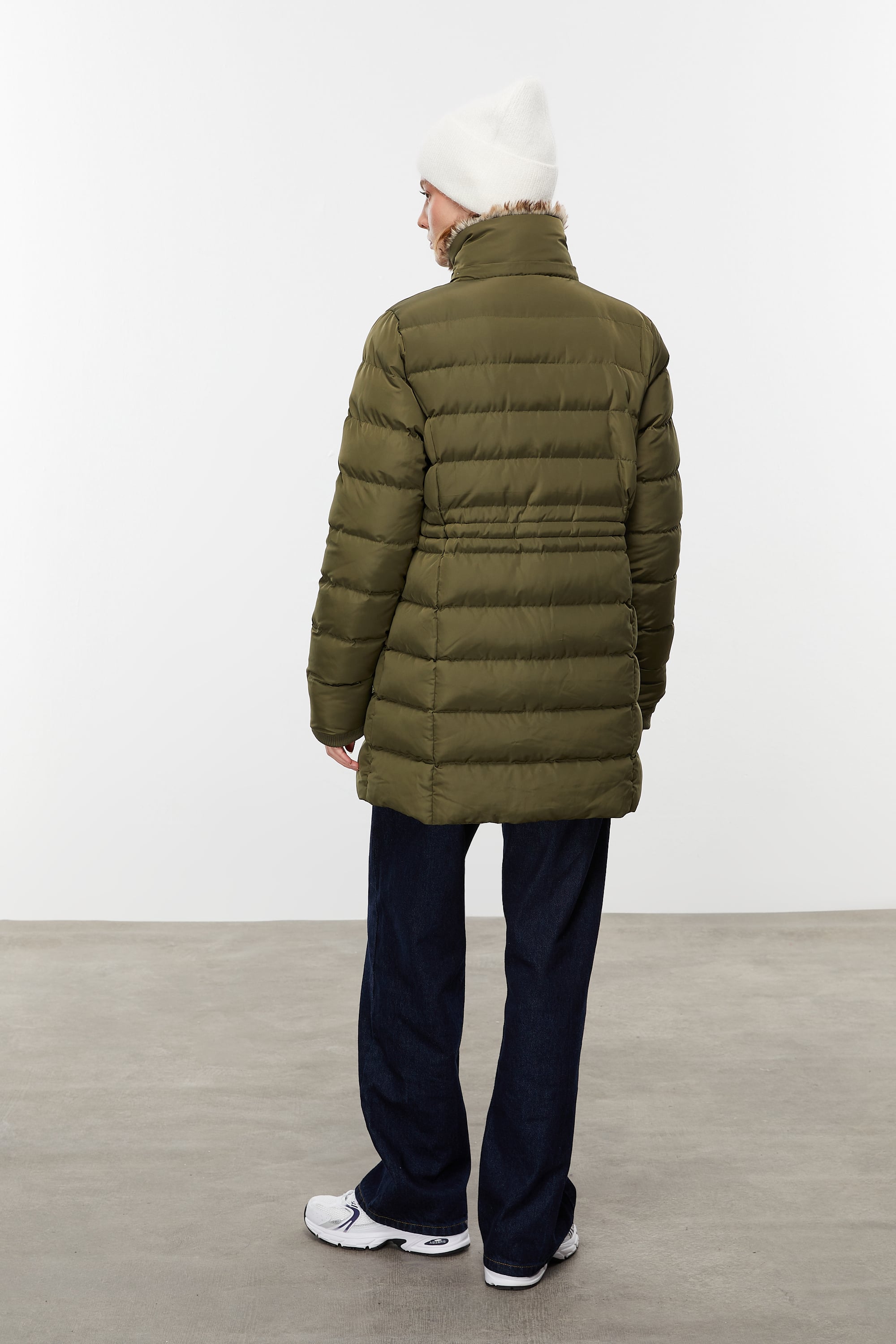 ÇIKARILABİLİR KAPÜŞONLU KAPİTONELİ ŞİŞME MONT