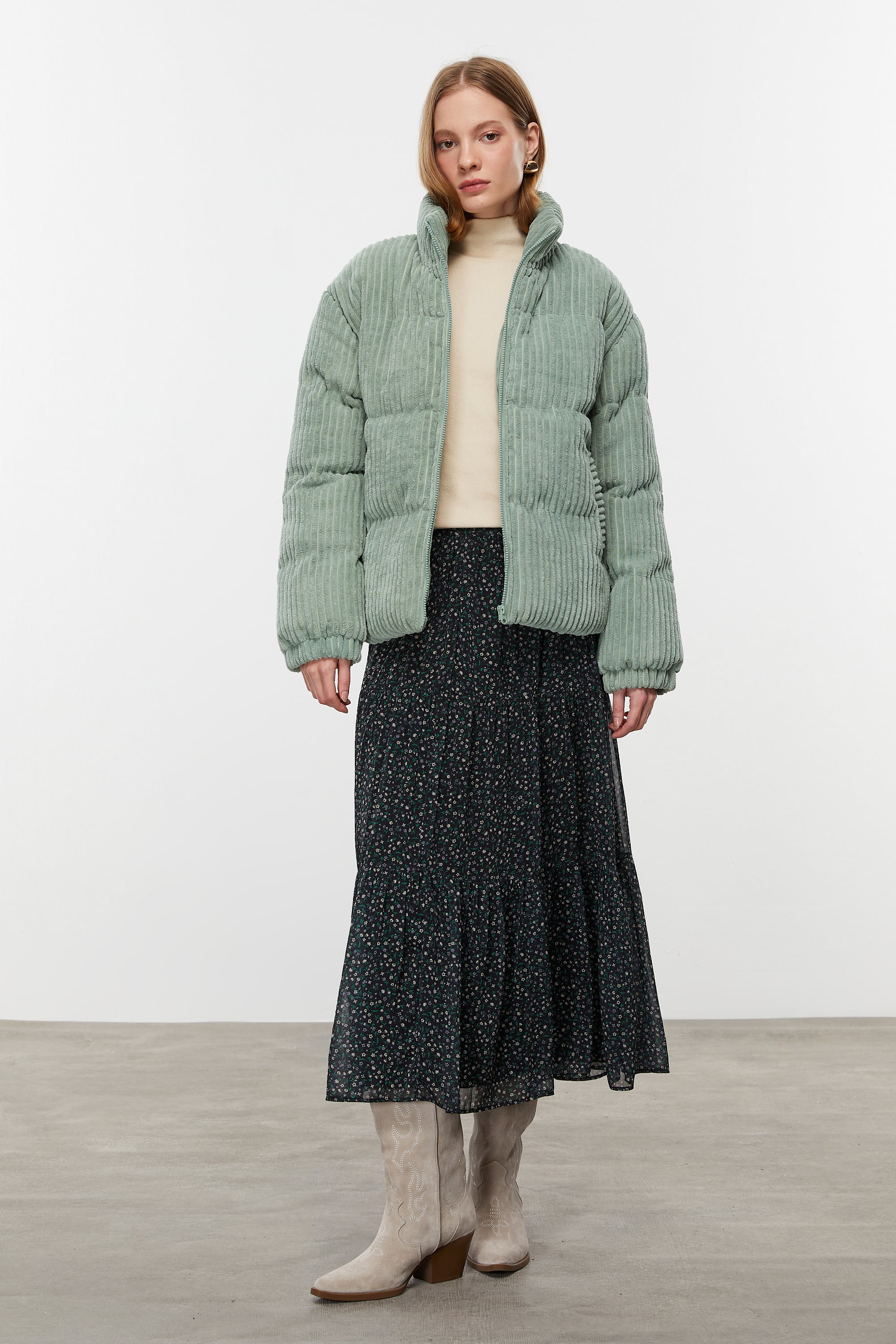 DOKULU DİK YAKA MONT