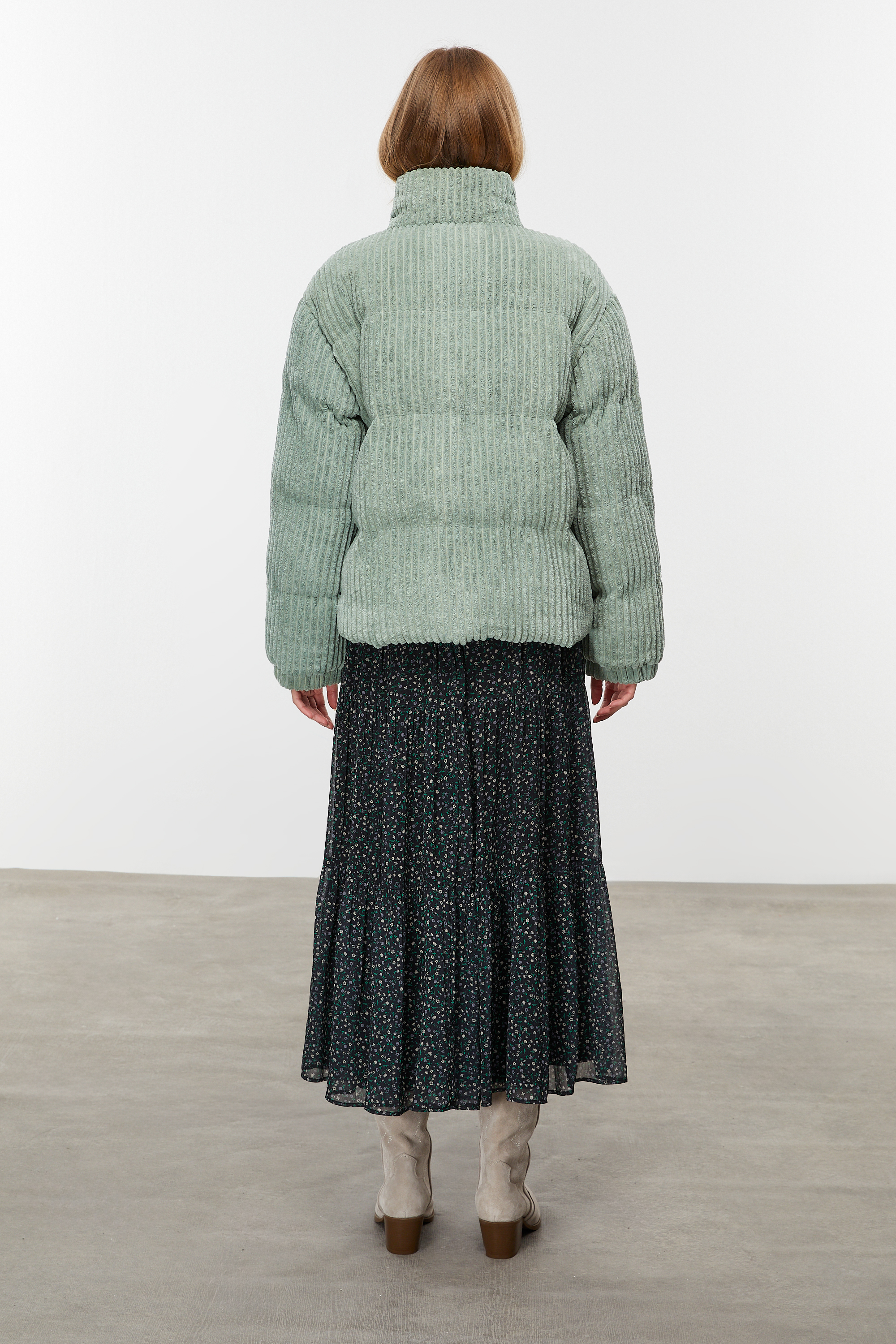 DOKULU DİK YAKA MONT