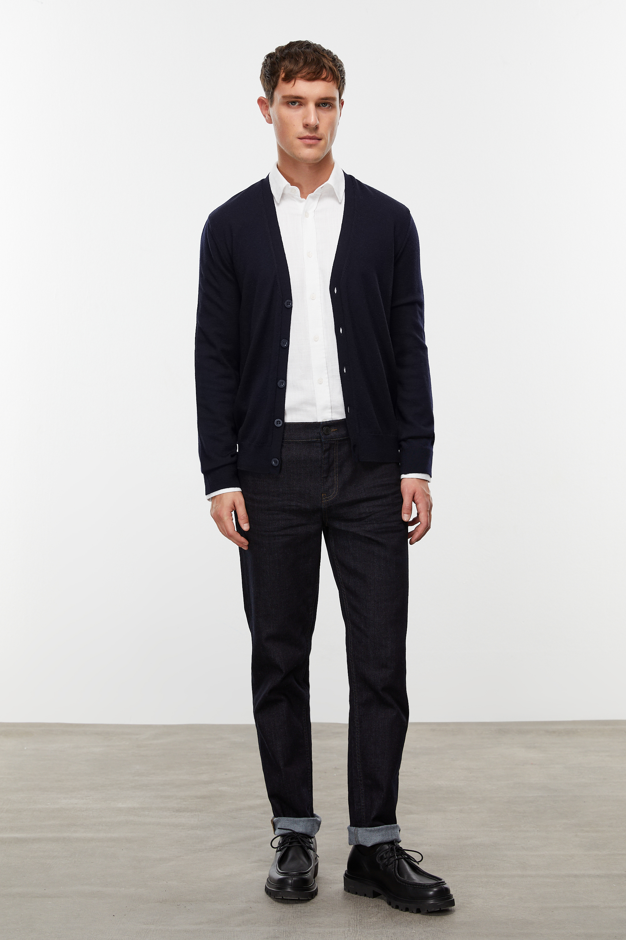 V YAKA MERİNO YÜN HIRKA