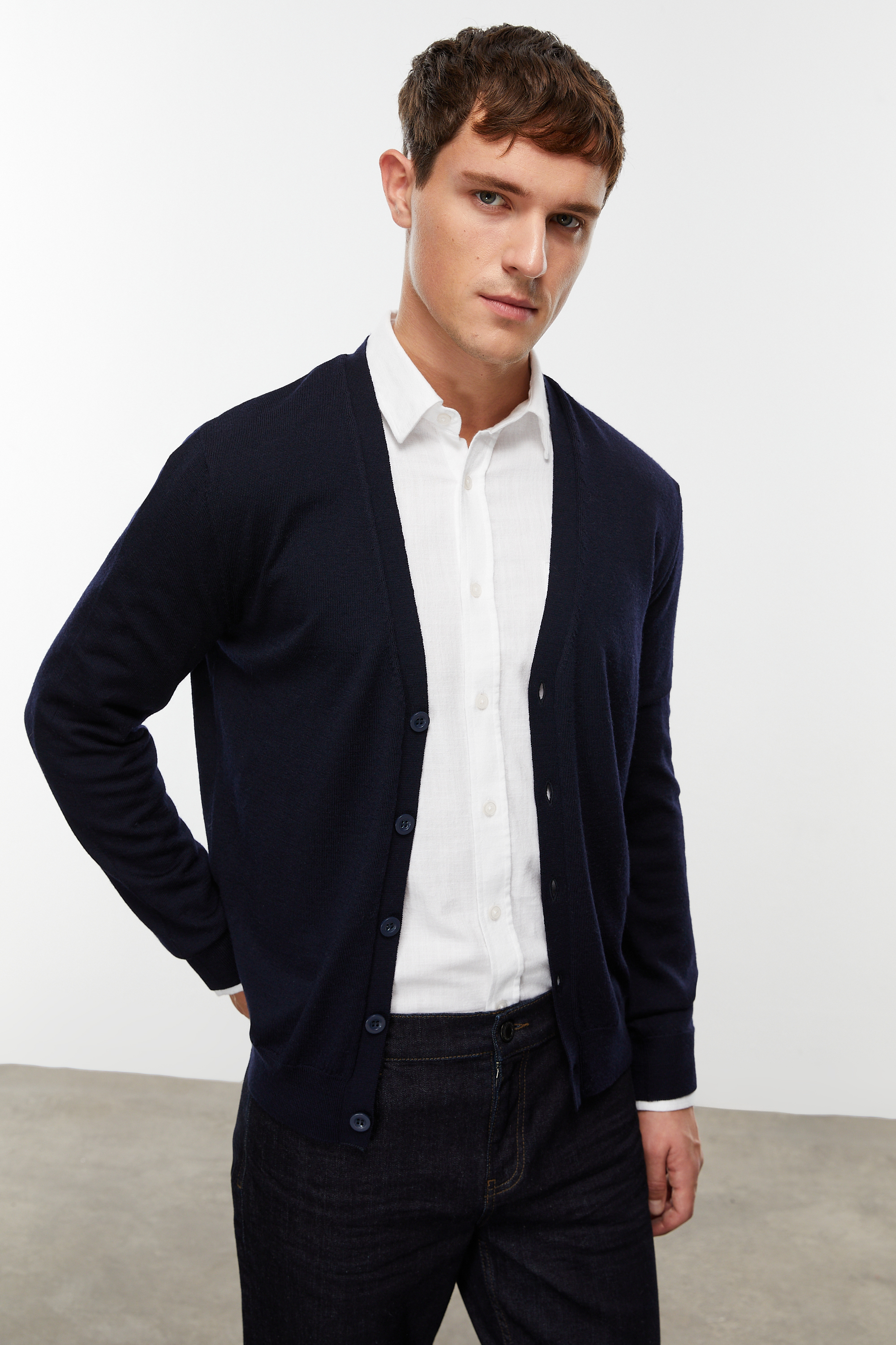 V YAKA MERİNO YÜN HIRKA