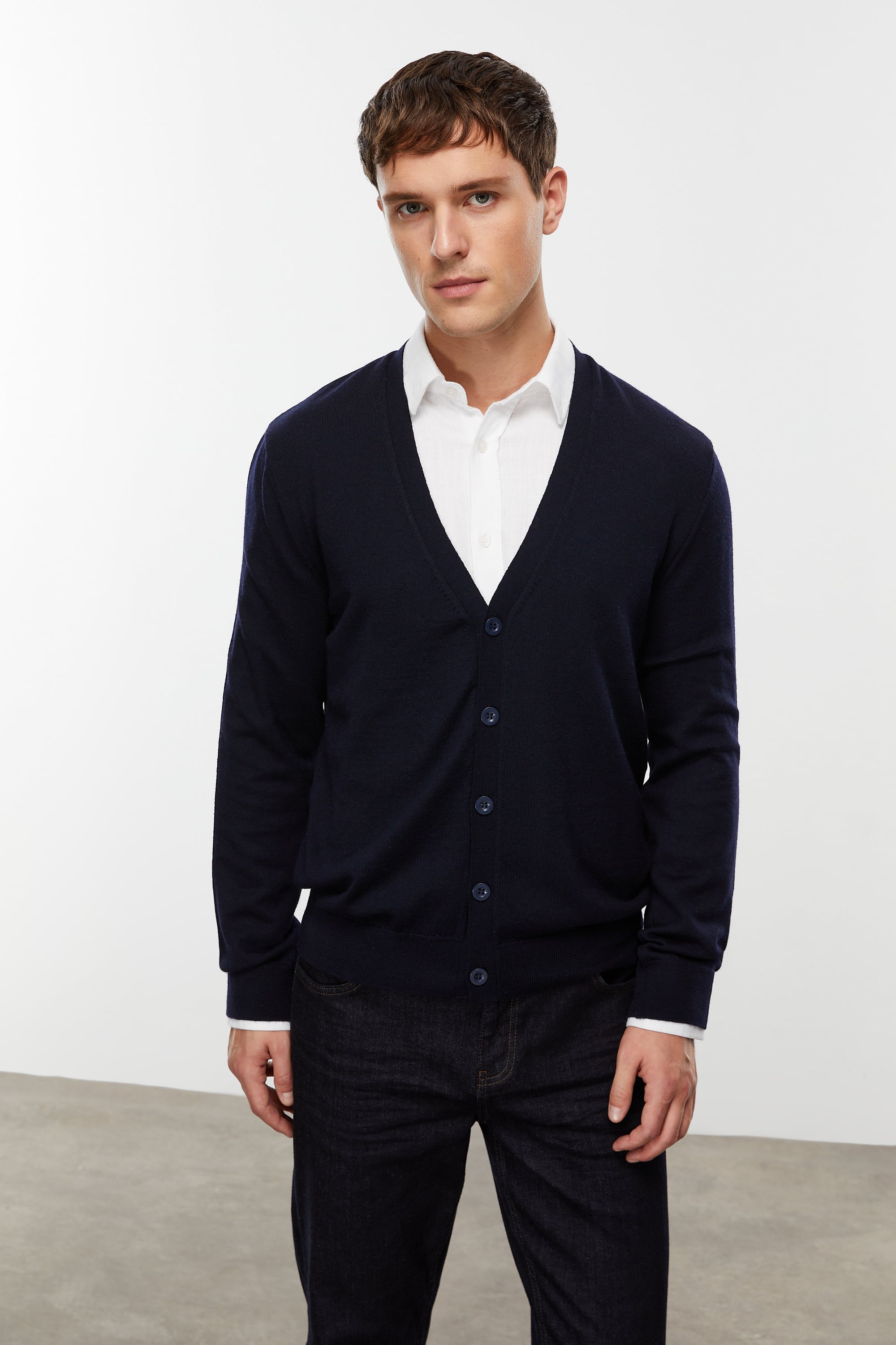 V YAKA MERİNO YÜN HIRKA