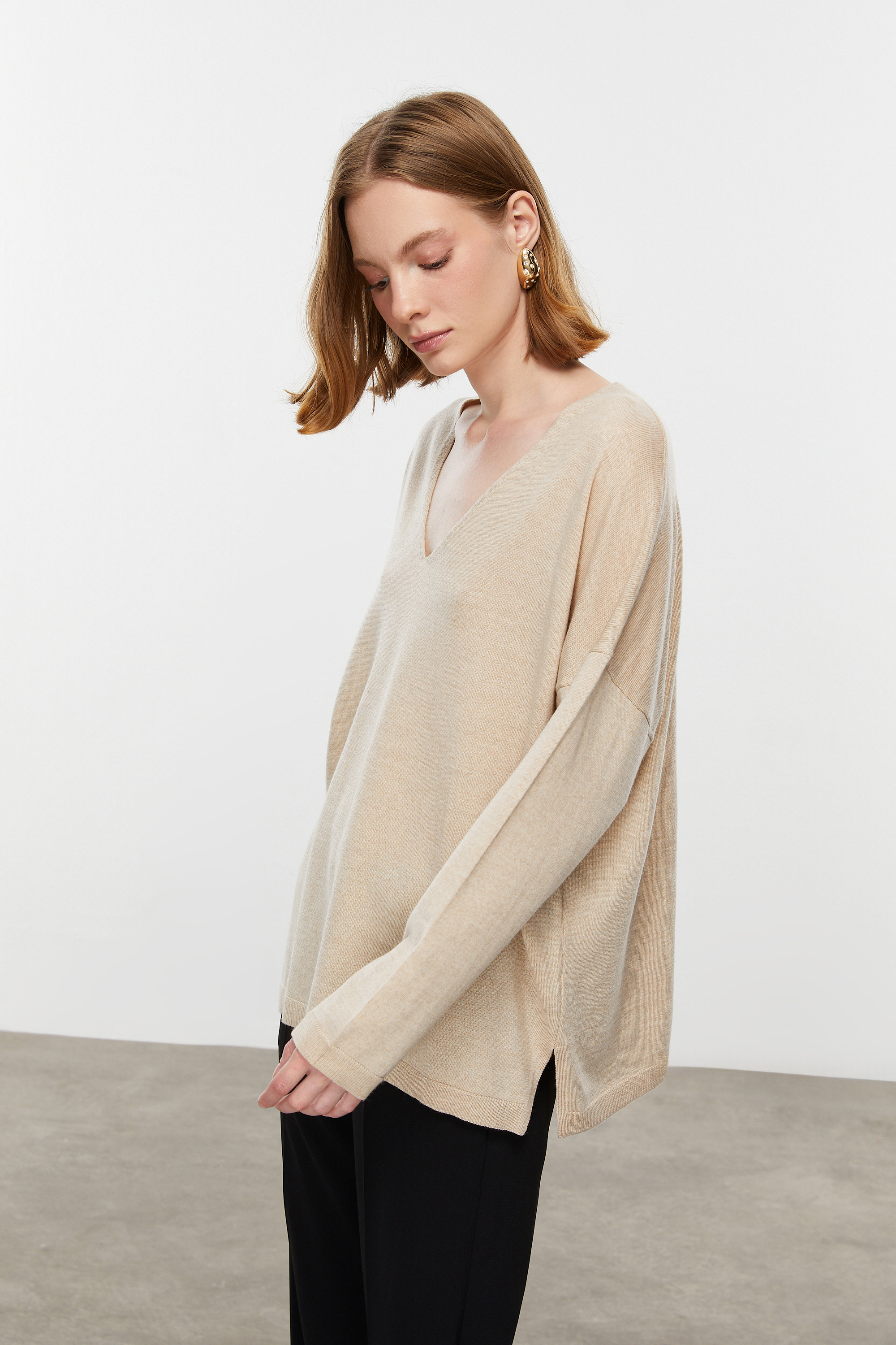 V YAKA MERİNO YÜN KAZAK