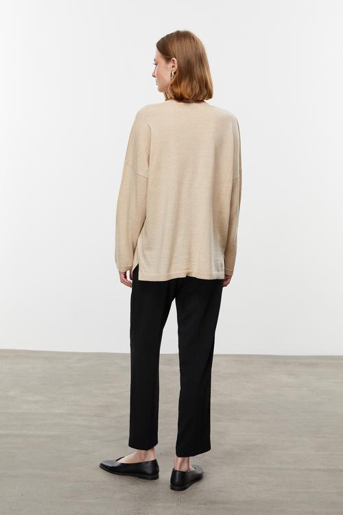  V YAKA MERİNO YÜN KAZAK