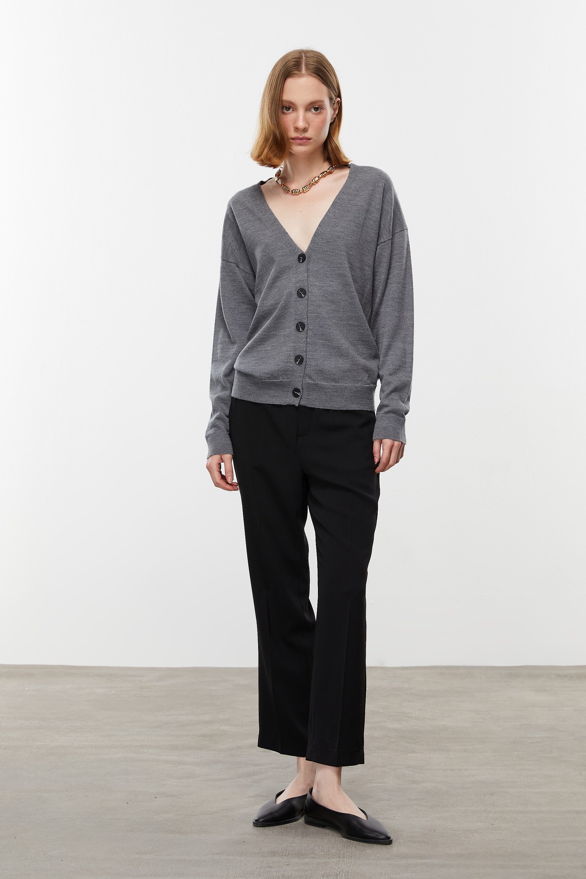 V YAKA MERİNO YÜN HIRKA