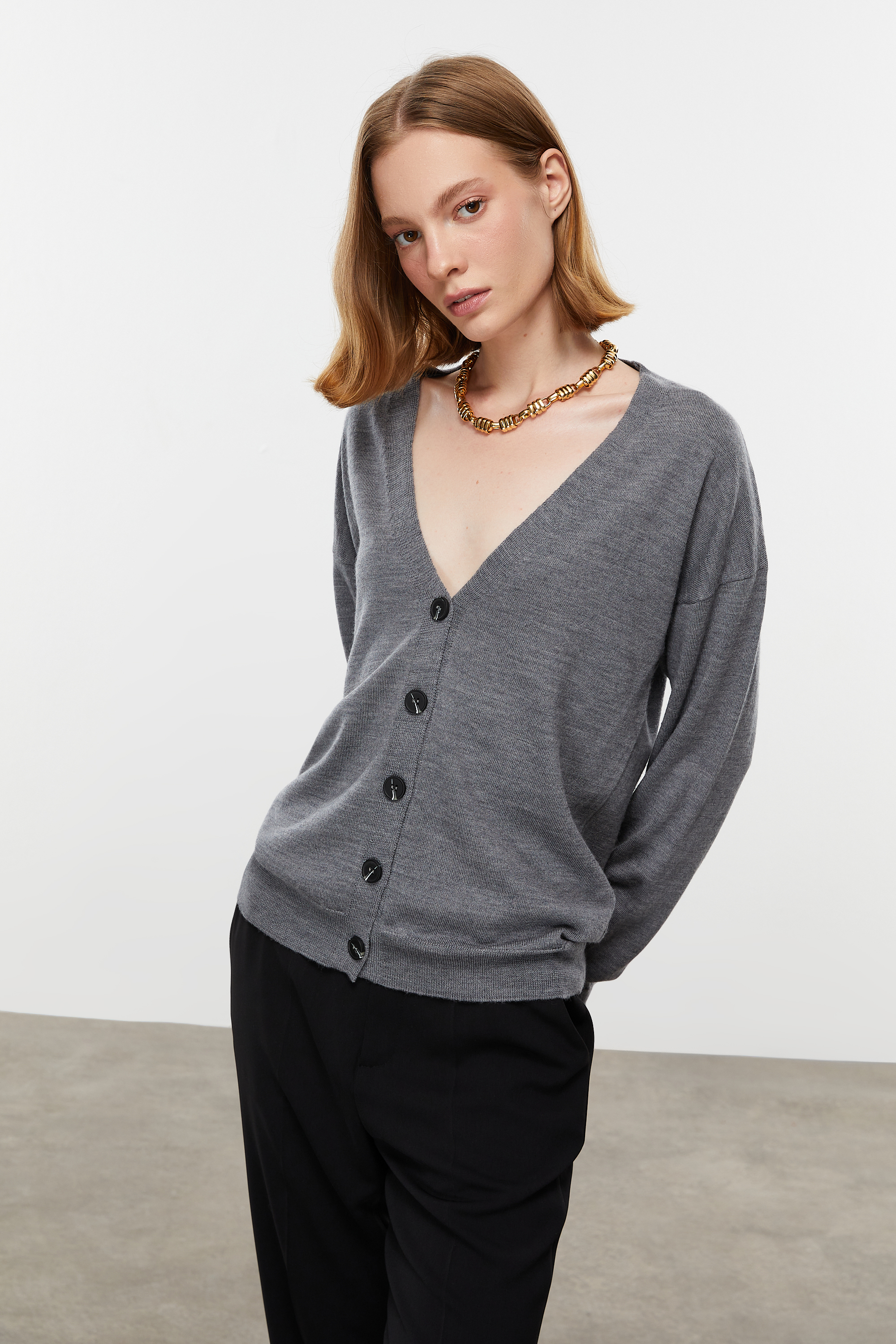 V YAKA MERİNO YÜN HIRKA