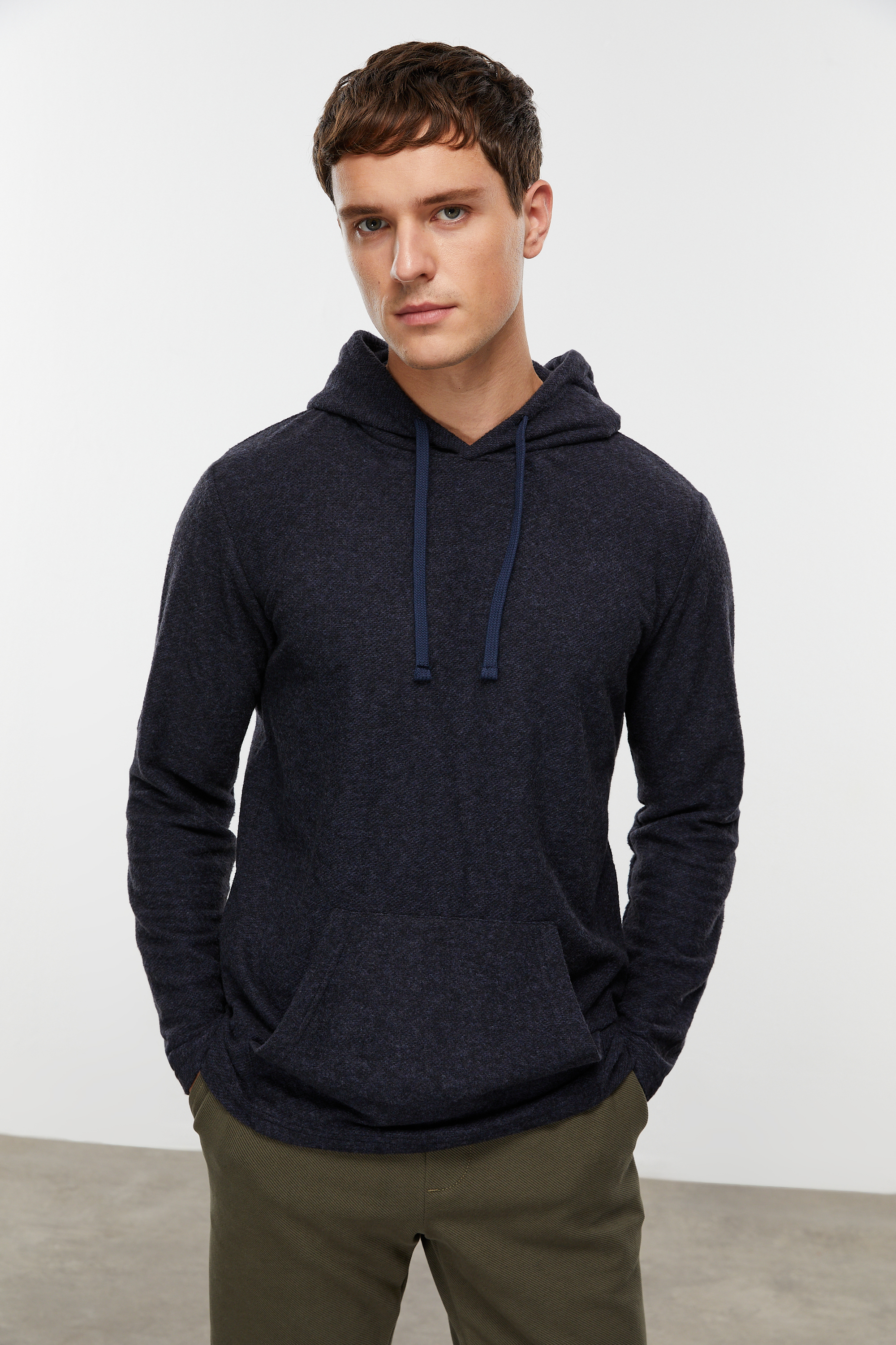 DOKULU KAPÜŞONLU SWEATSHIRT