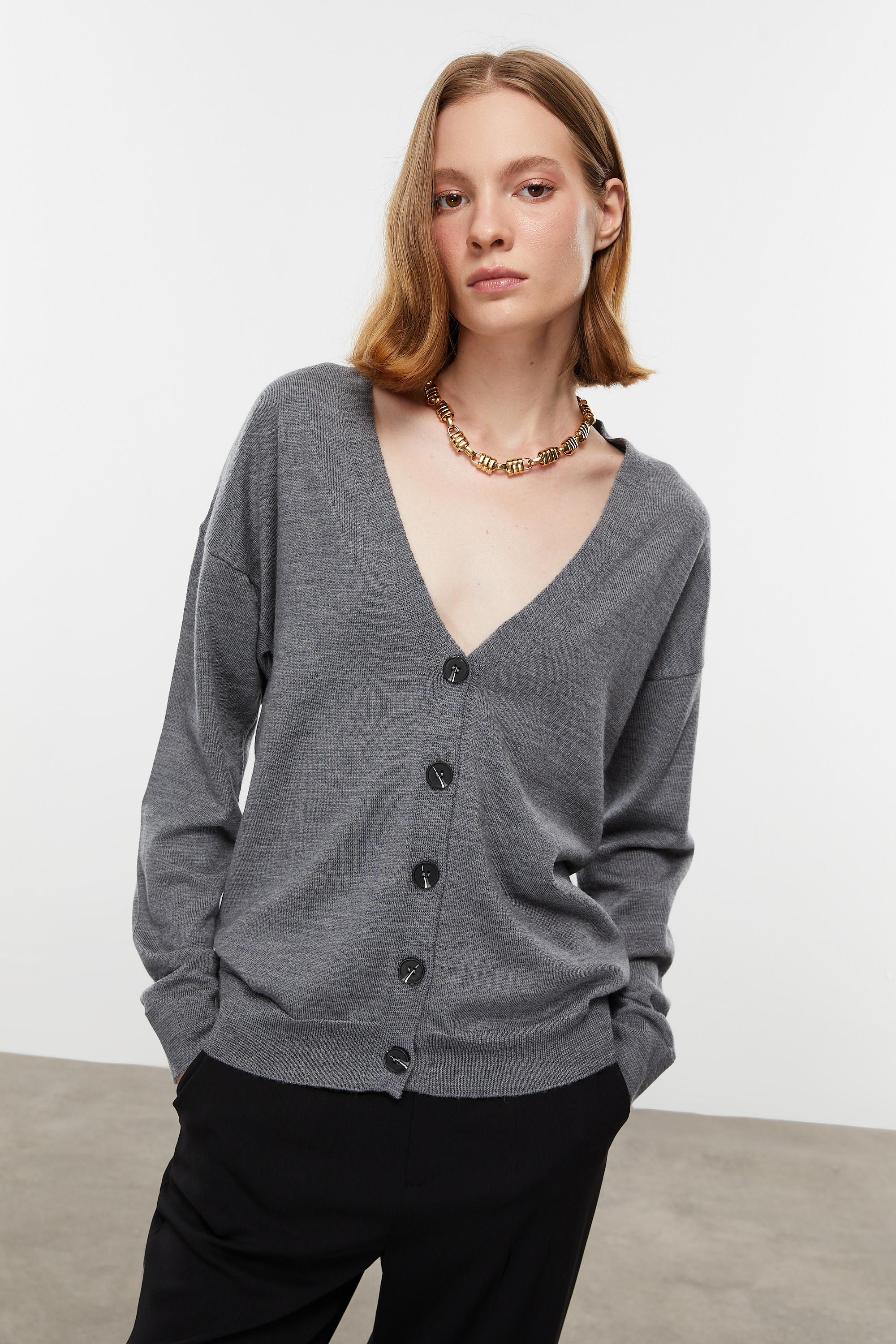 V YAKA MERİNO YÜN HIRKA