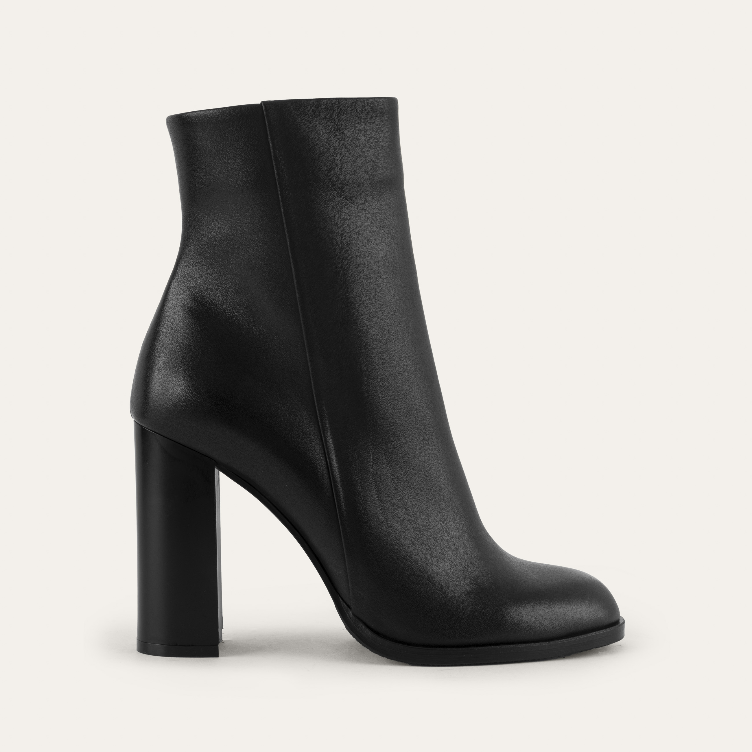 HAKİKİ DERİ TOPUKLU BOT