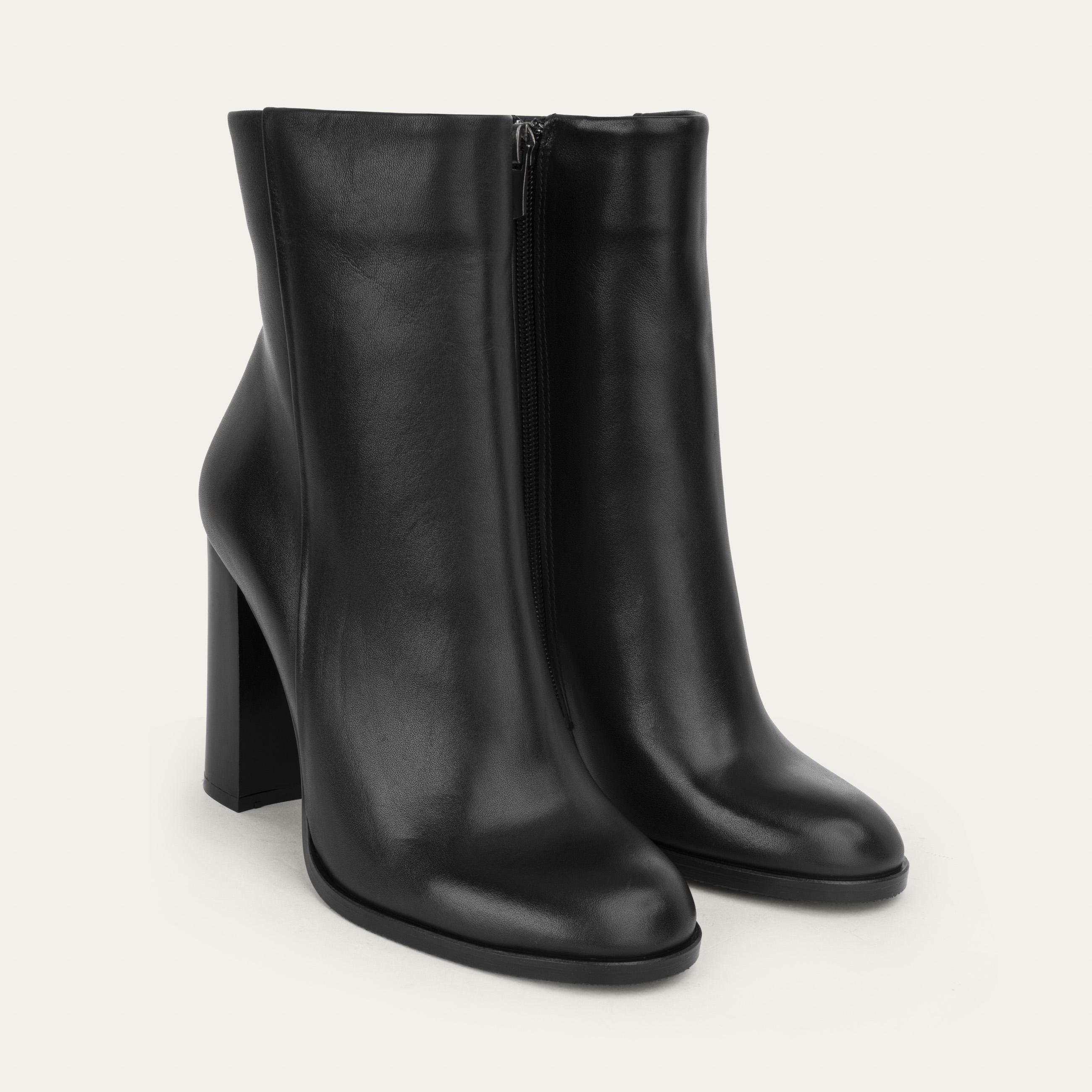 HAKİKİ DERİ TOPUKLU BOT