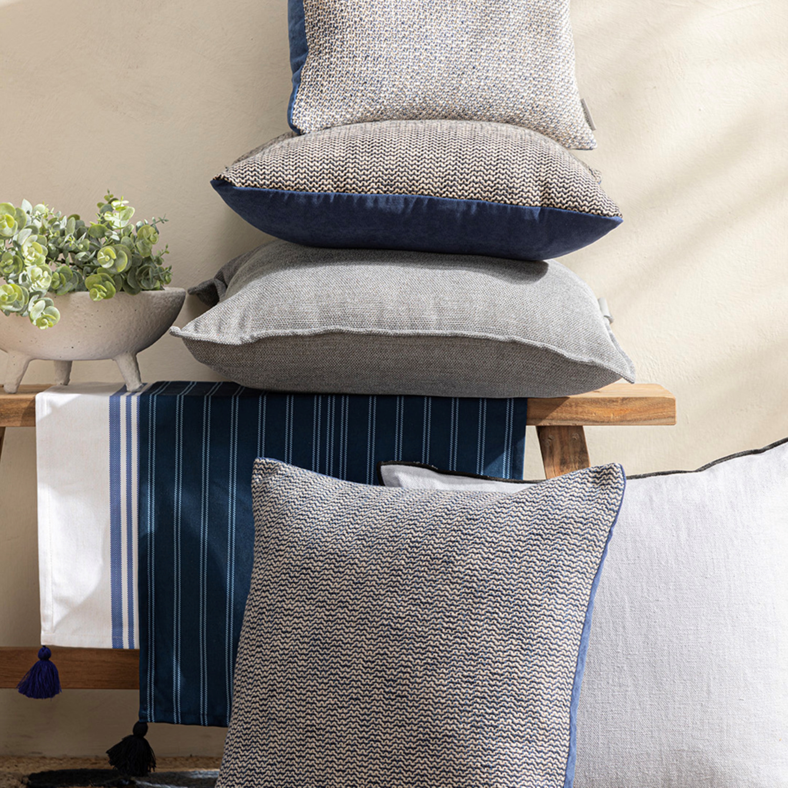 LINDA ÇİZGİLİ PÜSKÜLLÜ RUNNER LACİVERT 45X150