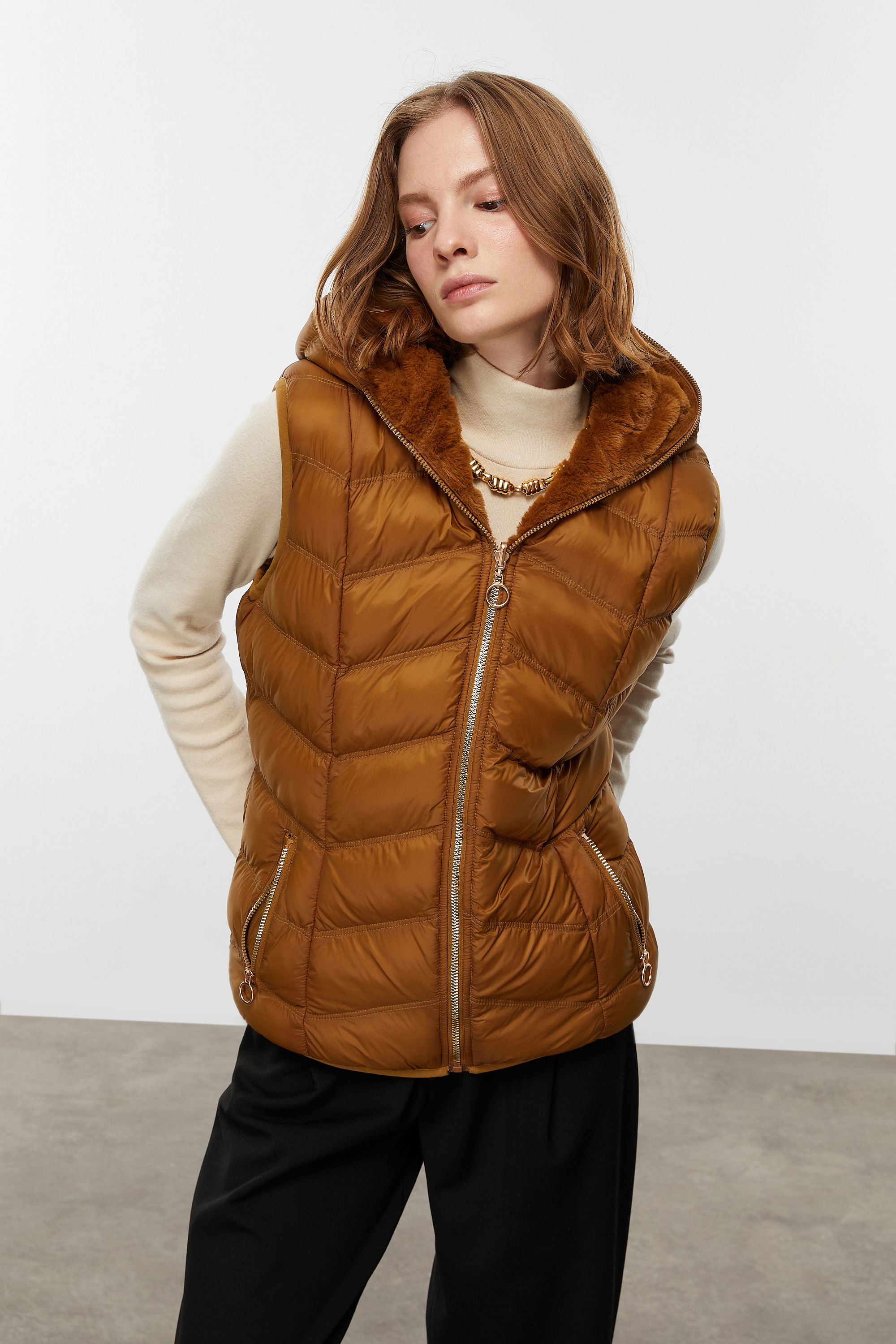 ÇİFT TARAFLI KAPÜŞONLU YELEK