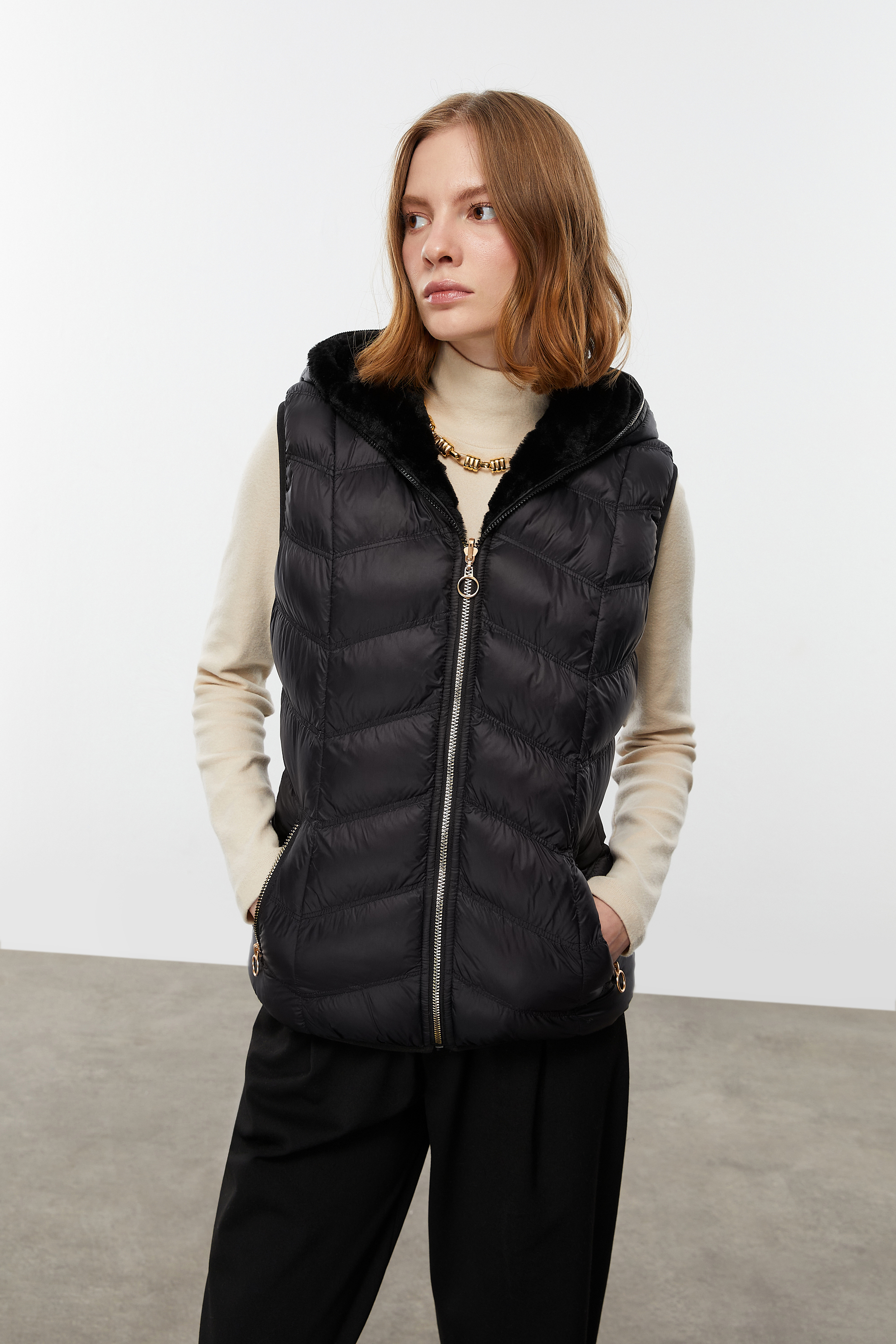 ÇİFT TARAFLI KAPÜŞONLU YELEK