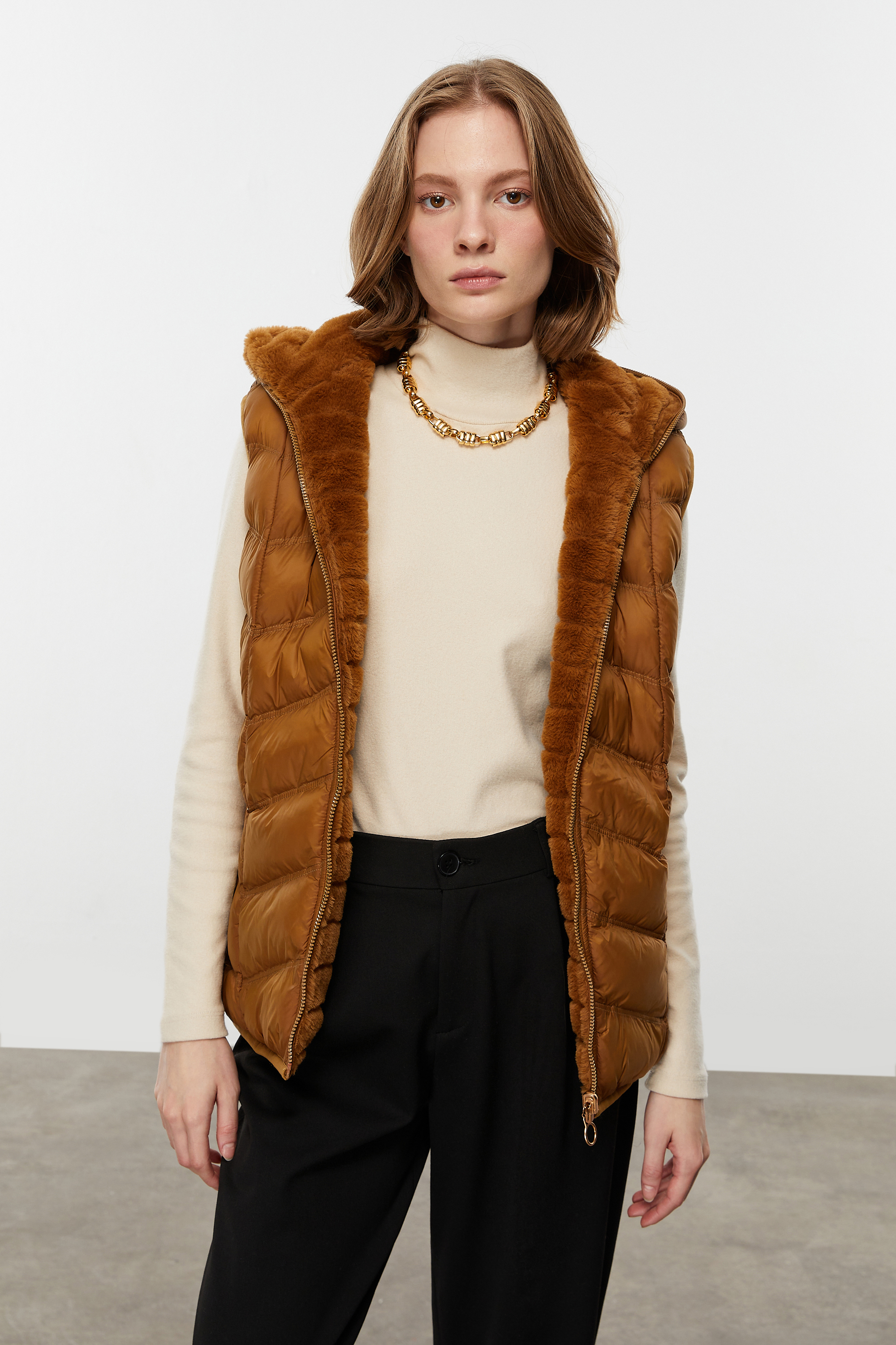 ÇİFT TARAFLI KAPÜŞONLU YELEK