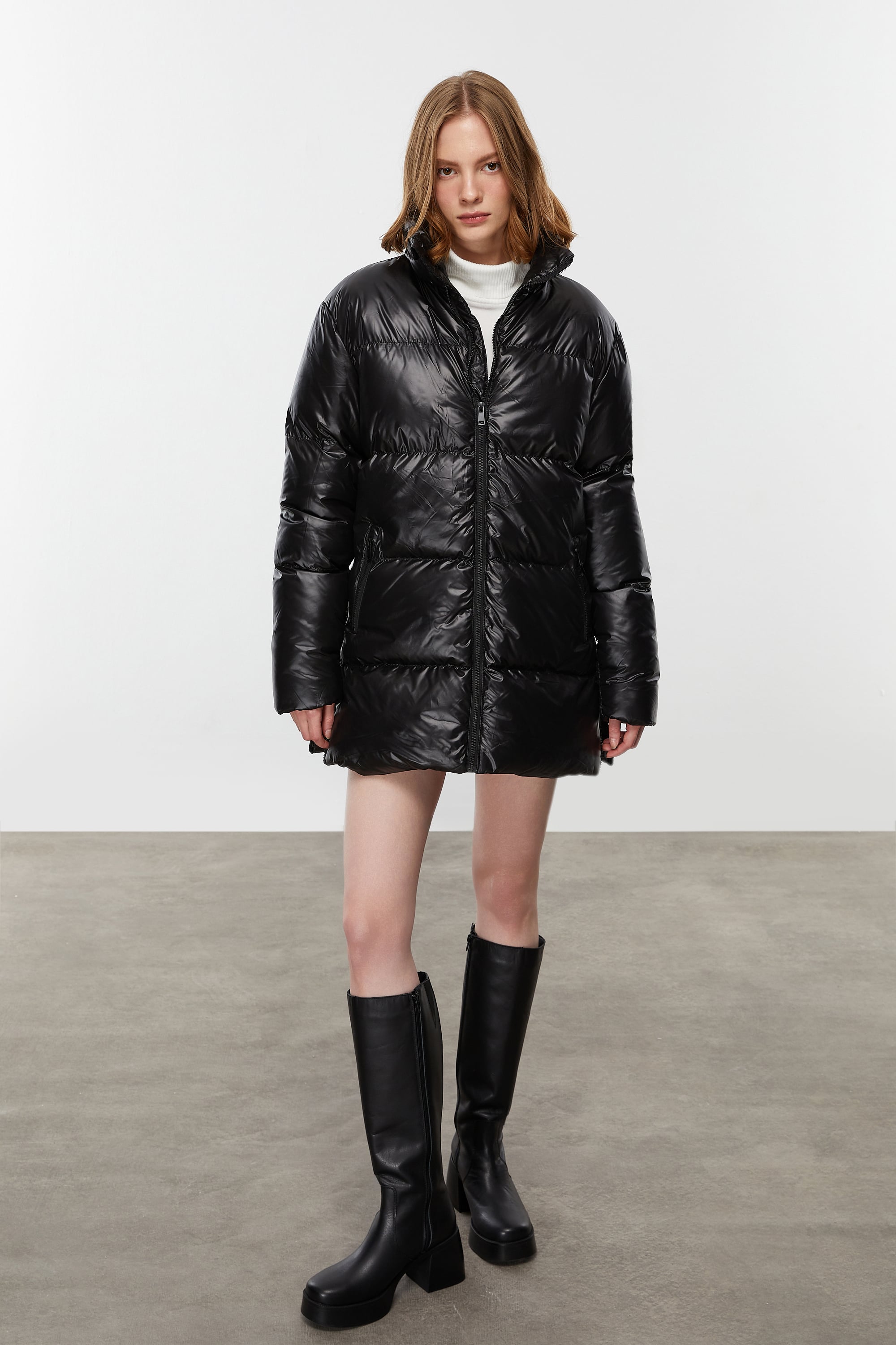 DİK YAKA KAPİTONELİ ŞİŞME MONT